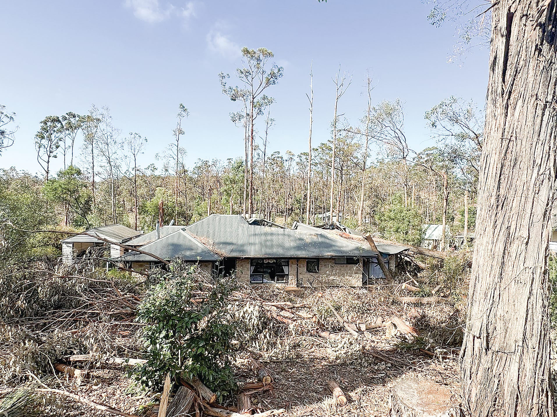 Many homes in Mirboo North have been severely impacted and are unliveable. ob03_1024