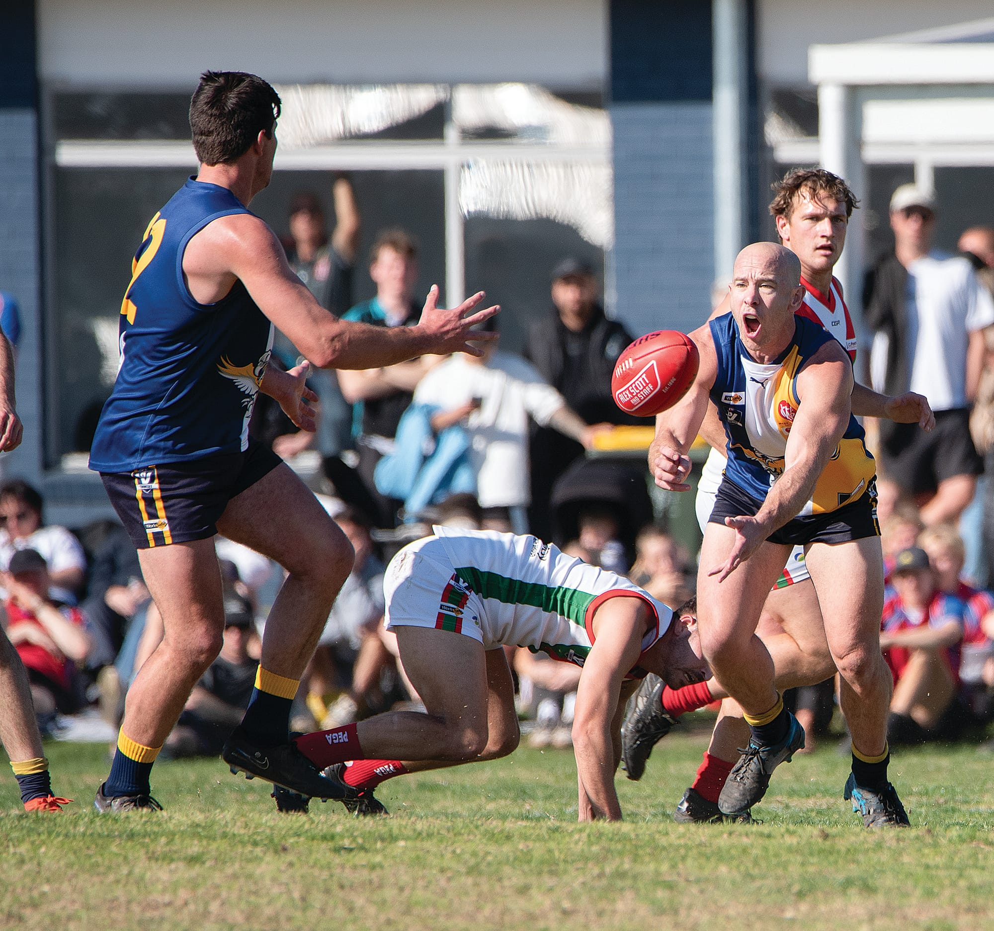 Andrew Soumilas looks to handball to teammate Ethan Park. Photos: Anna Carson.