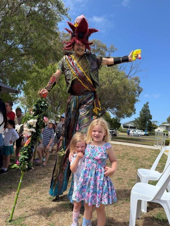 Stilt Walker ‘Fern’ created a lot of interest at the Gathering of Neighbours on Australia Day at Rhyll, meeting with youngsters Olivia and Charlotte McWatters.