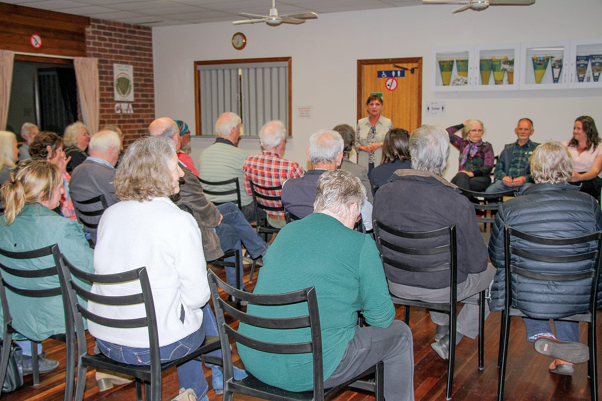 Every seat taken at Grantville Community Hall to quiz local government candidates. B40_4124