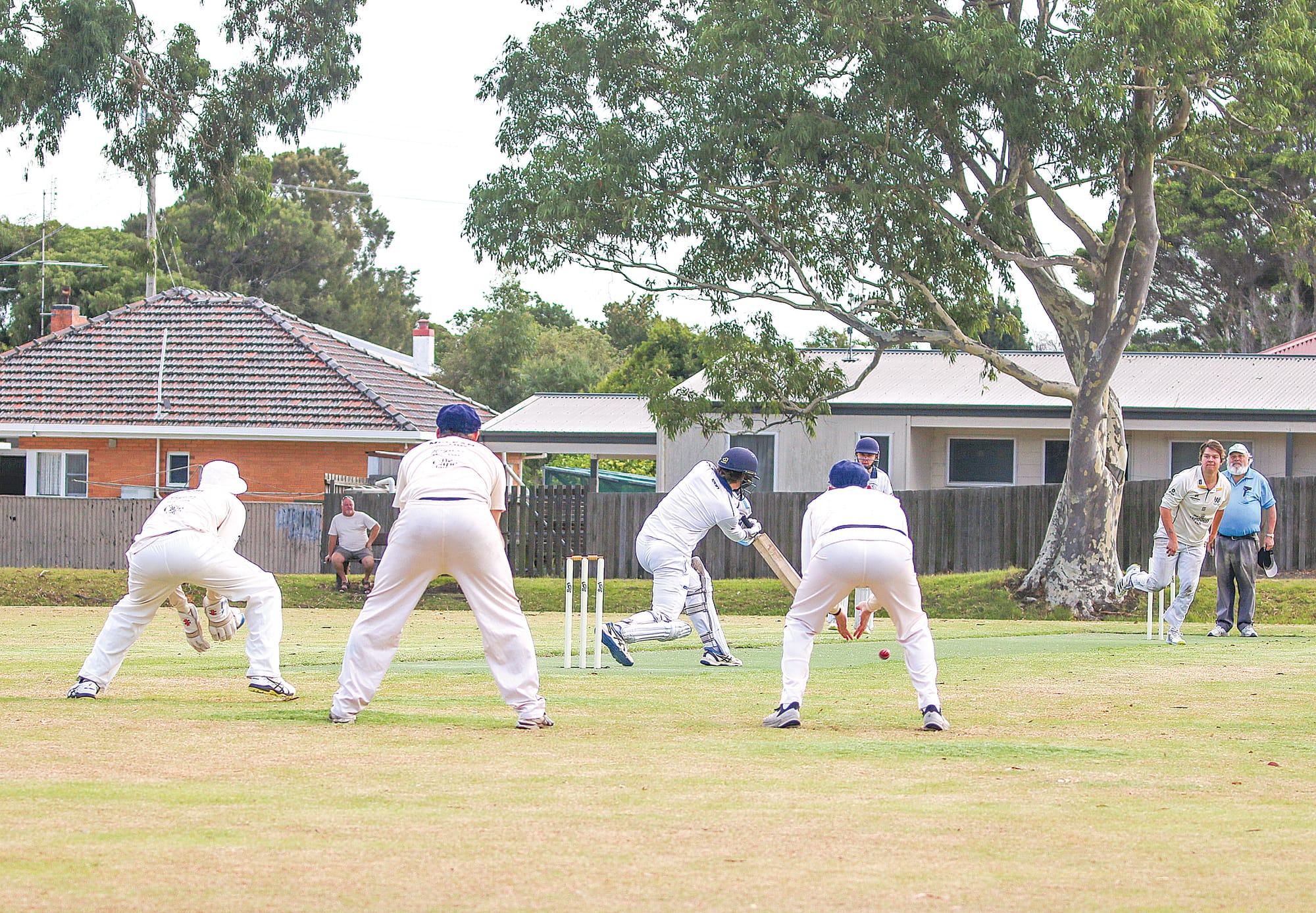 Club fielders are at the ready to catch Phillip Island batter Heath Womersley out. ob34_1225
