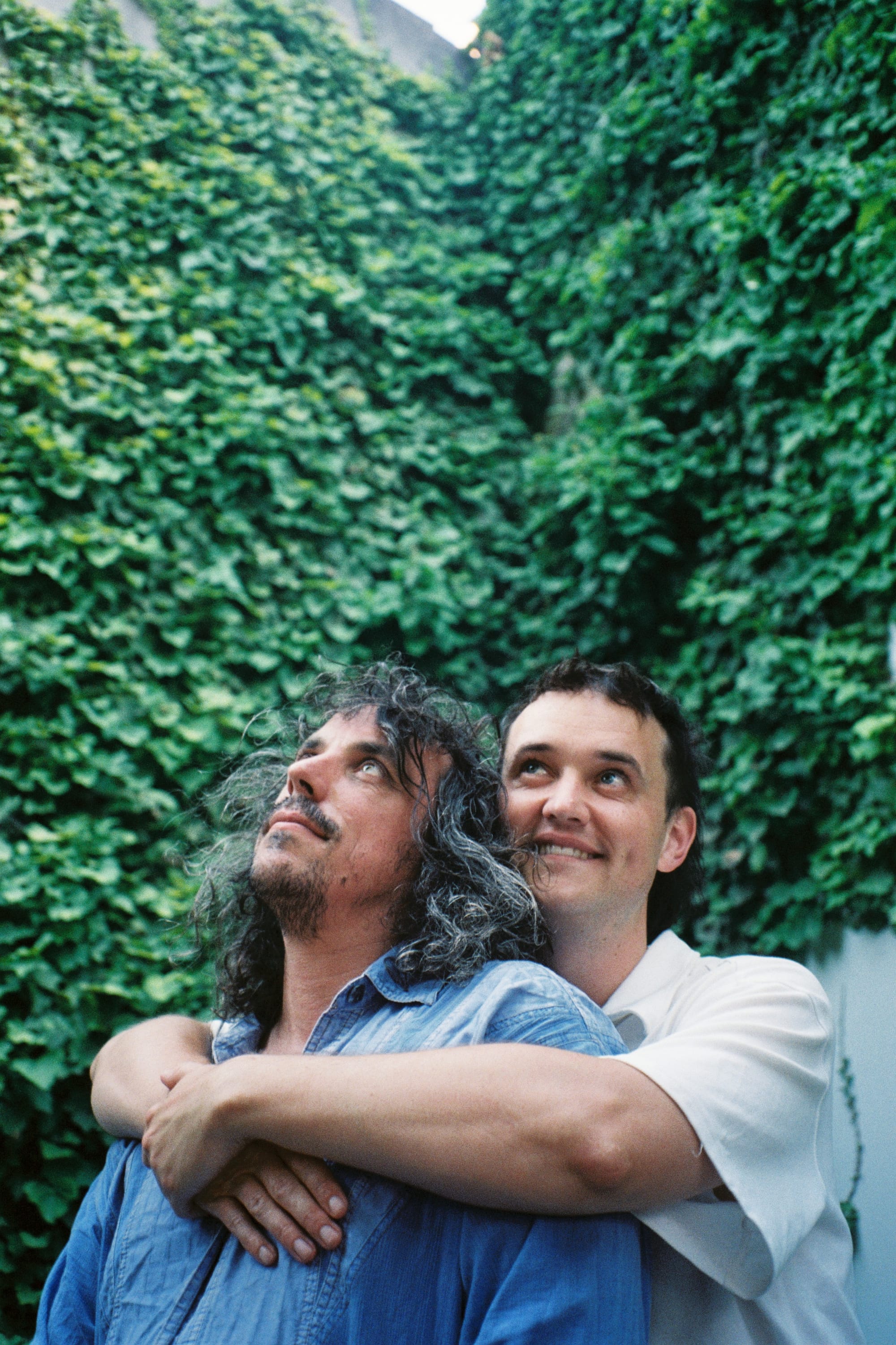 Series 3 features a massive electro-rock party with the duo Shouse performing their international hit Love Tonight.