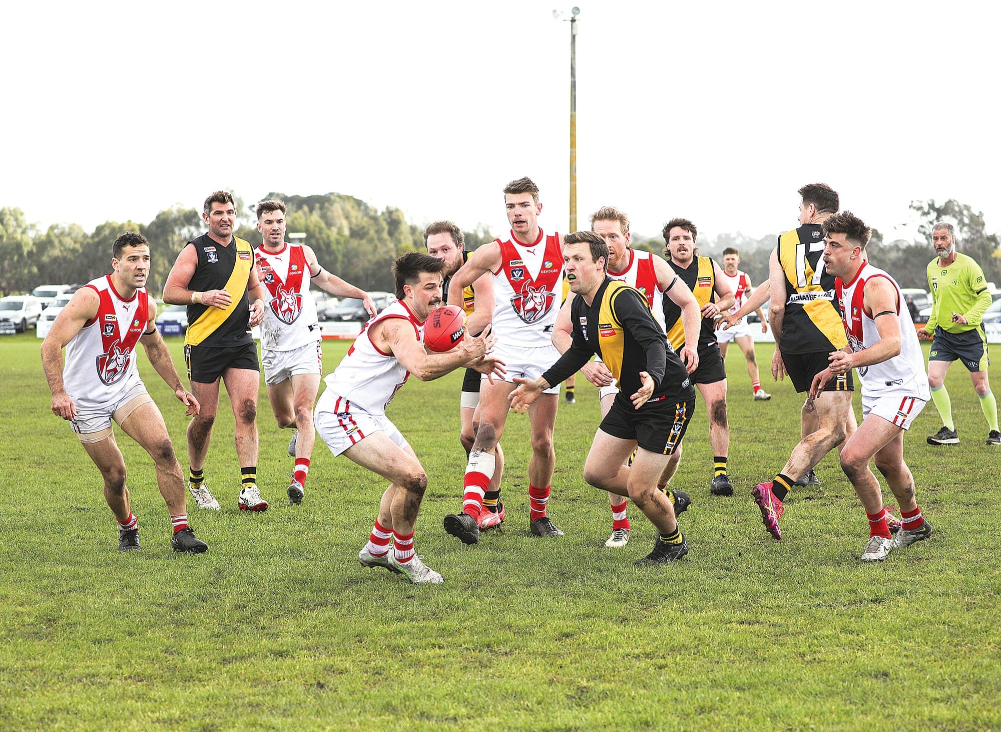 Tiger Mitchell Green gets set to pounce on Kangaroo Tim Gavenlock, but Fish Creek won the day against Foster. A03_3525