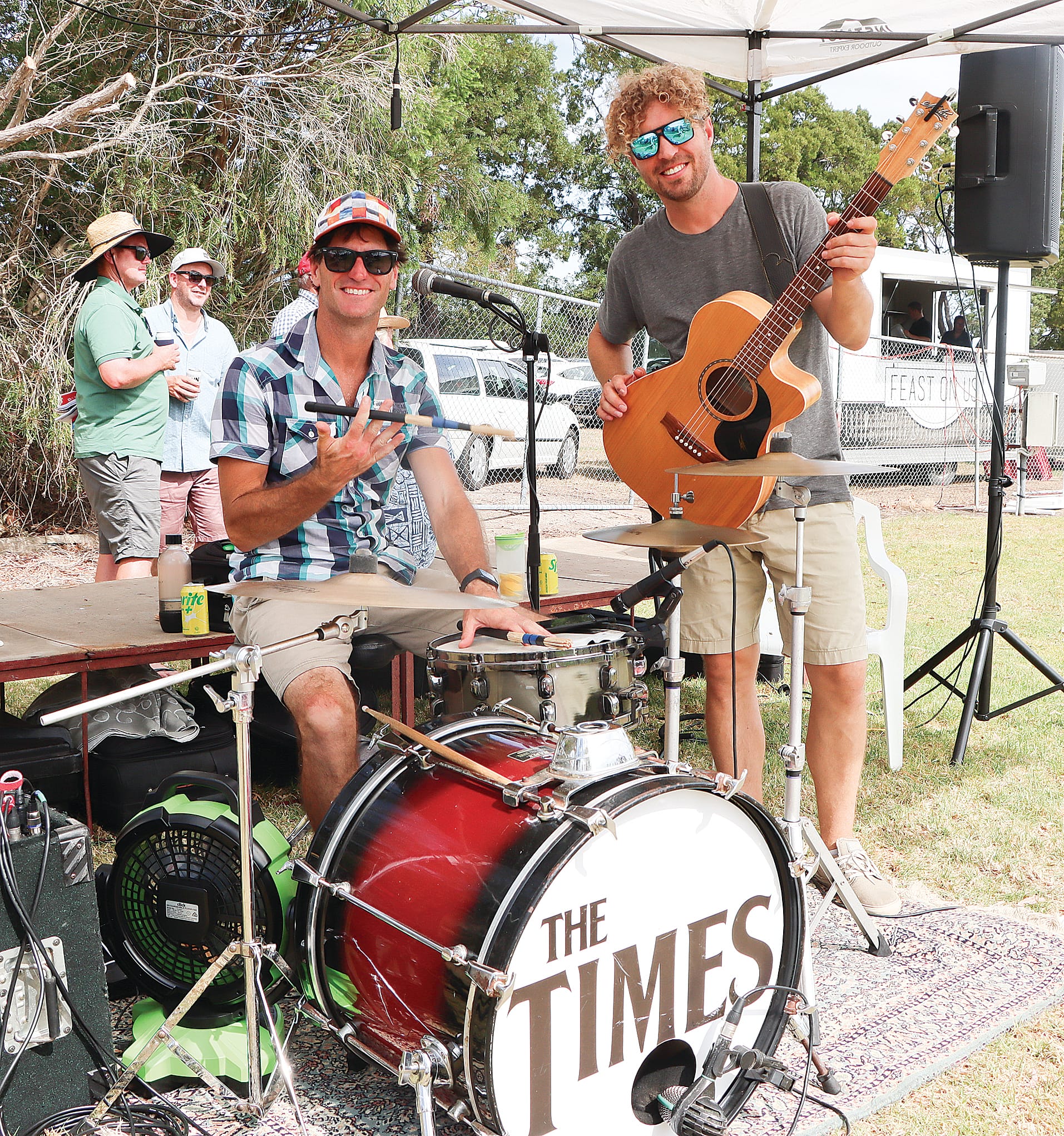 Drummer, Dave Manning and guitarist and vocalist, Travis Thompson were entertaining the huge crowd of racegoers. W41_1025