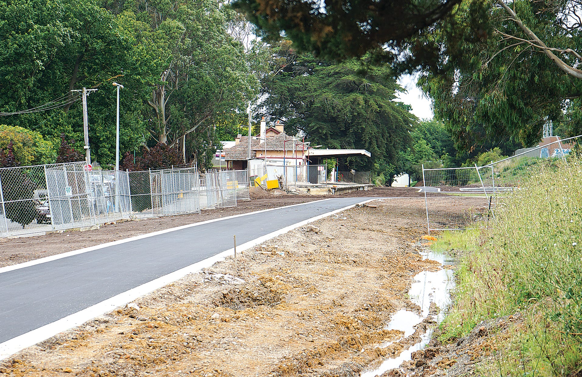 Upgrades at Leongatha’s railway precinct have been hampered by ongoing wet weather with asphalting, line marking, landscaping and public lighting works expected to commence for the new car park soon.