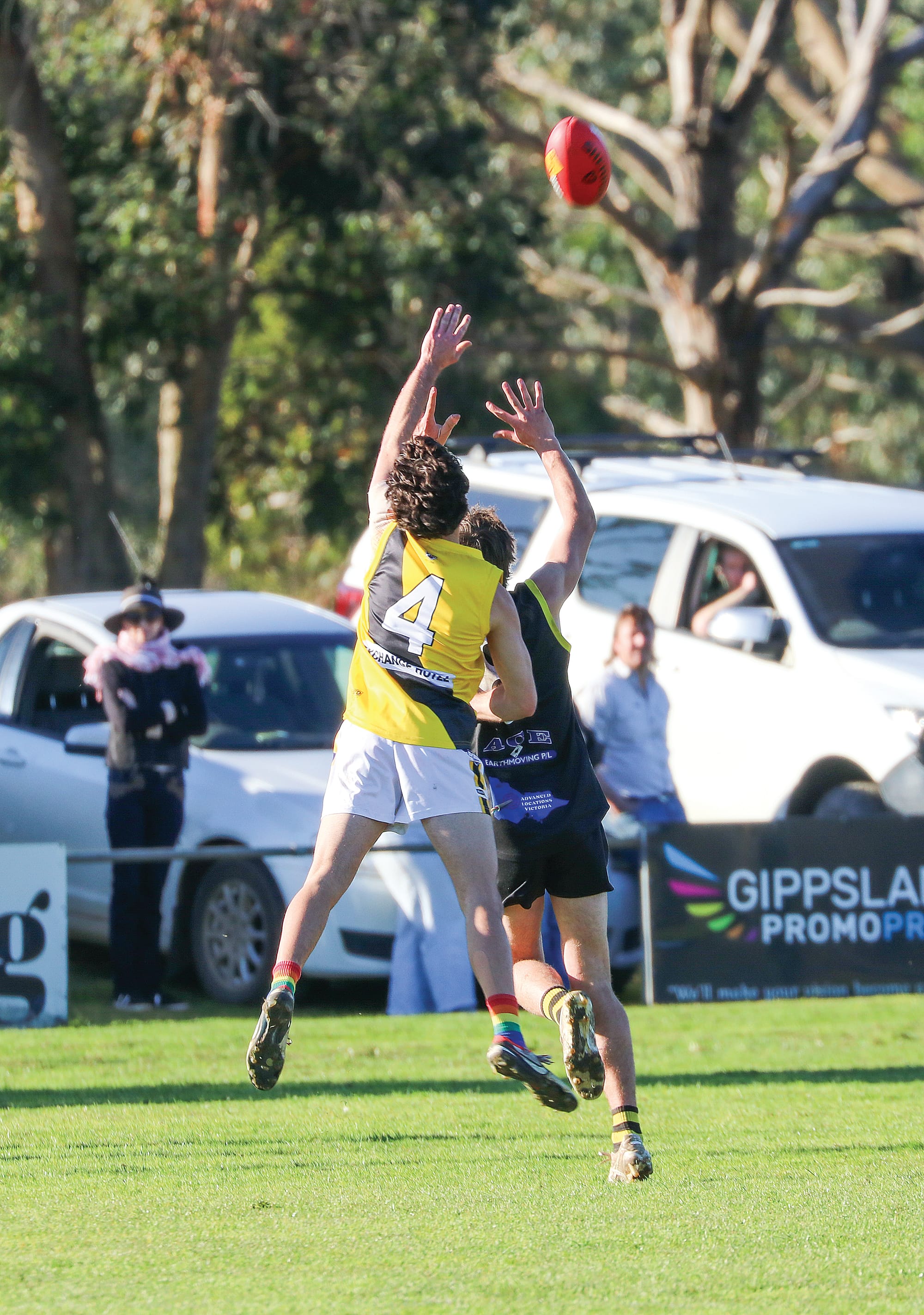 Archie Woodall sends the ball into Mirboo North’s forward 50. W28_3225