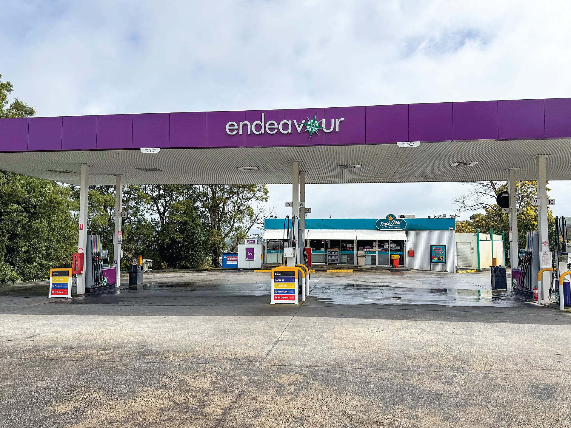 There was no risk to the fuel reserves at the Endeavour Korumburra Service Station with the fire contained to the convenience store.