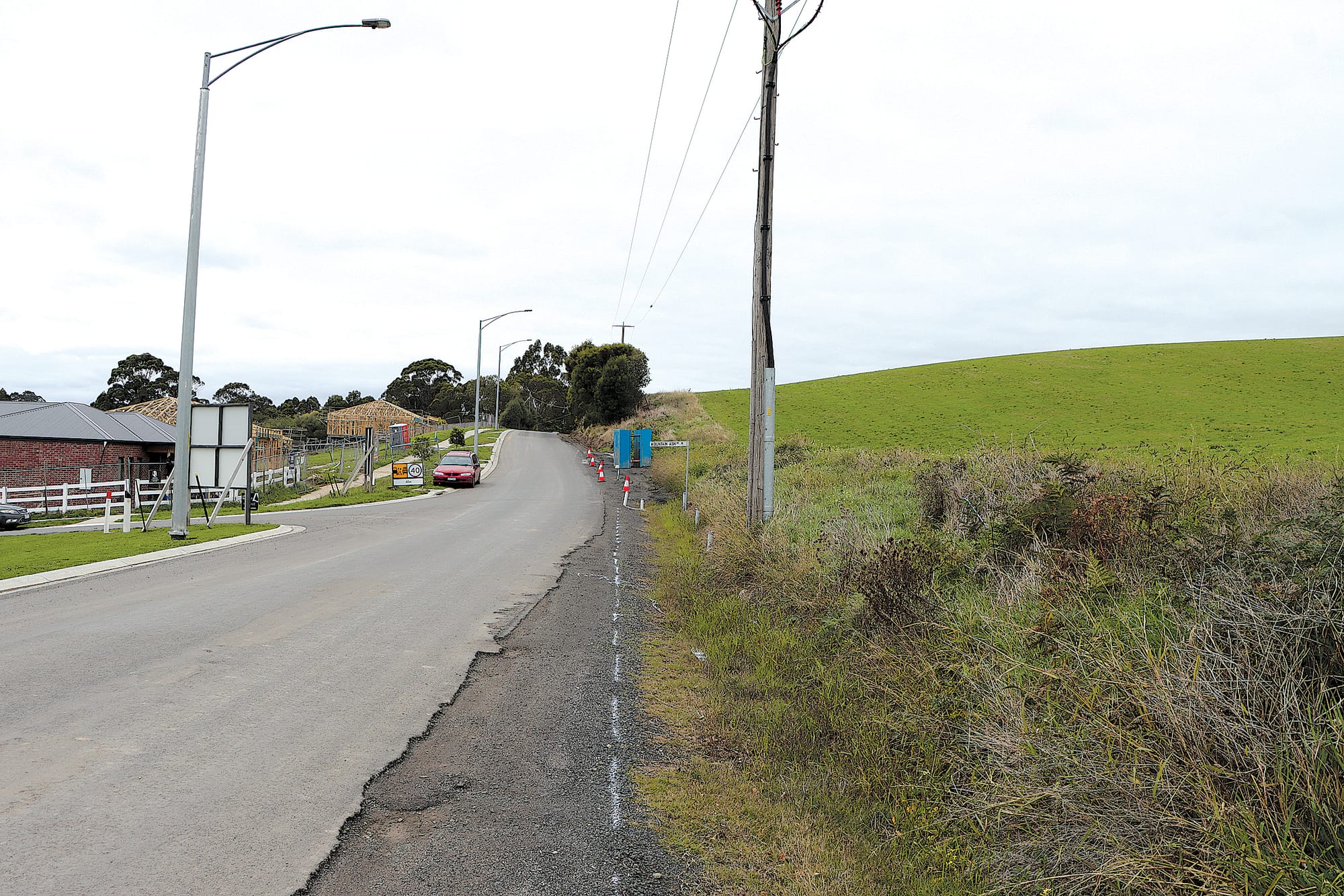 The view up Bena Road with the Botanica development on the left and the proposed development site on the right. A40_1824