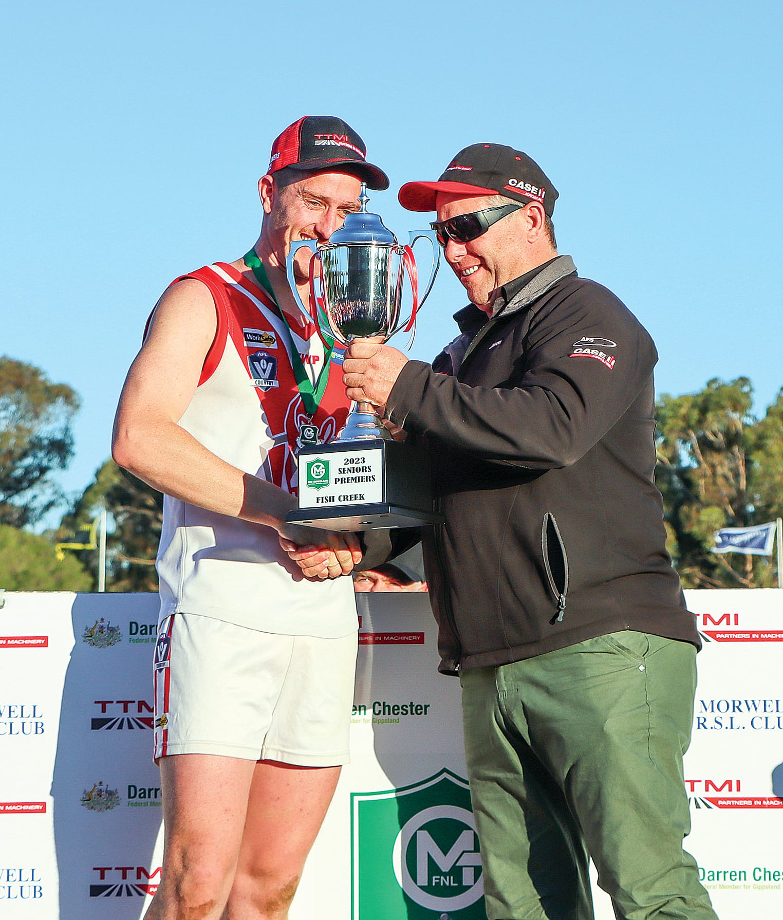 Fish Creek accepts the 2023 premiership cup. A42_3823