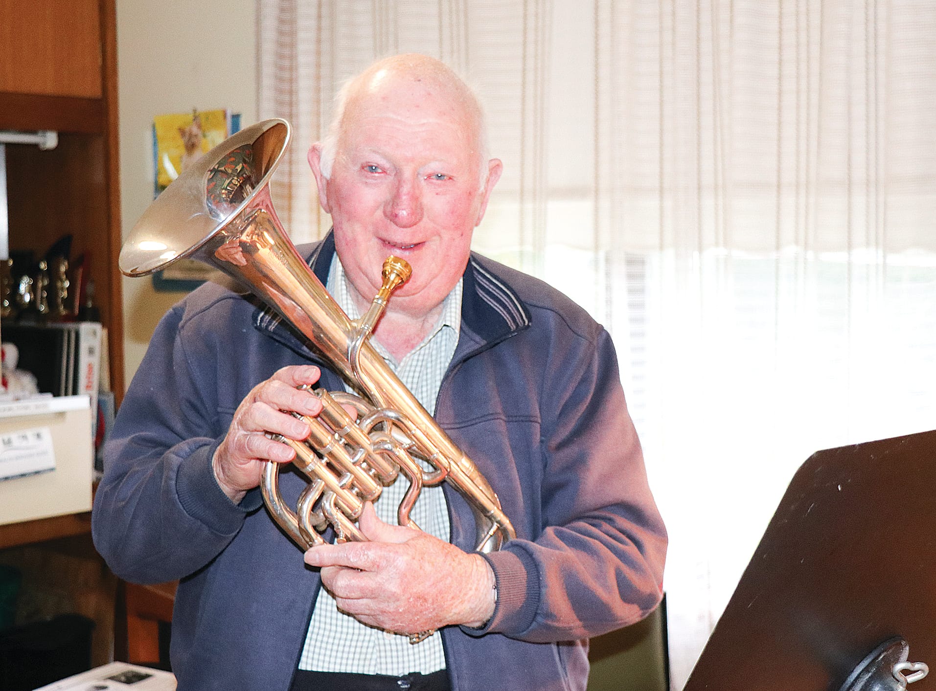 Don Edwards performs Jack O’Hagan’s ‘There a part of my heart in Wonthaggi’ as he celebrated his 90th birthday. Z04_4222