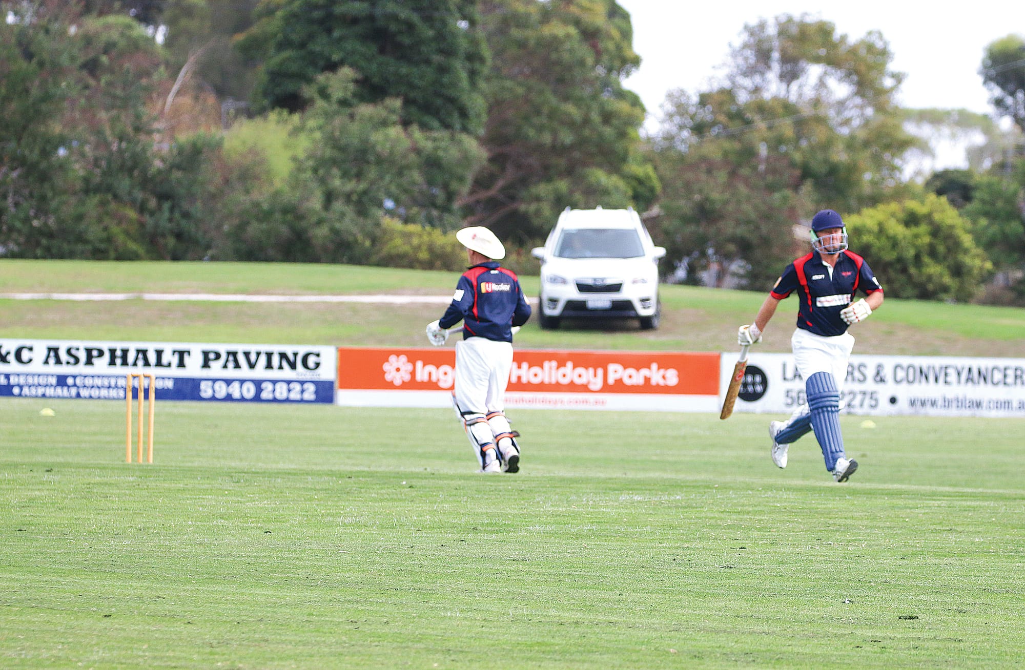 Warren Stewart and David Harris get in another couple of runs, making 49 and 33 runs respectively with play that saw Inverloch head into the grand final. ob24_1225