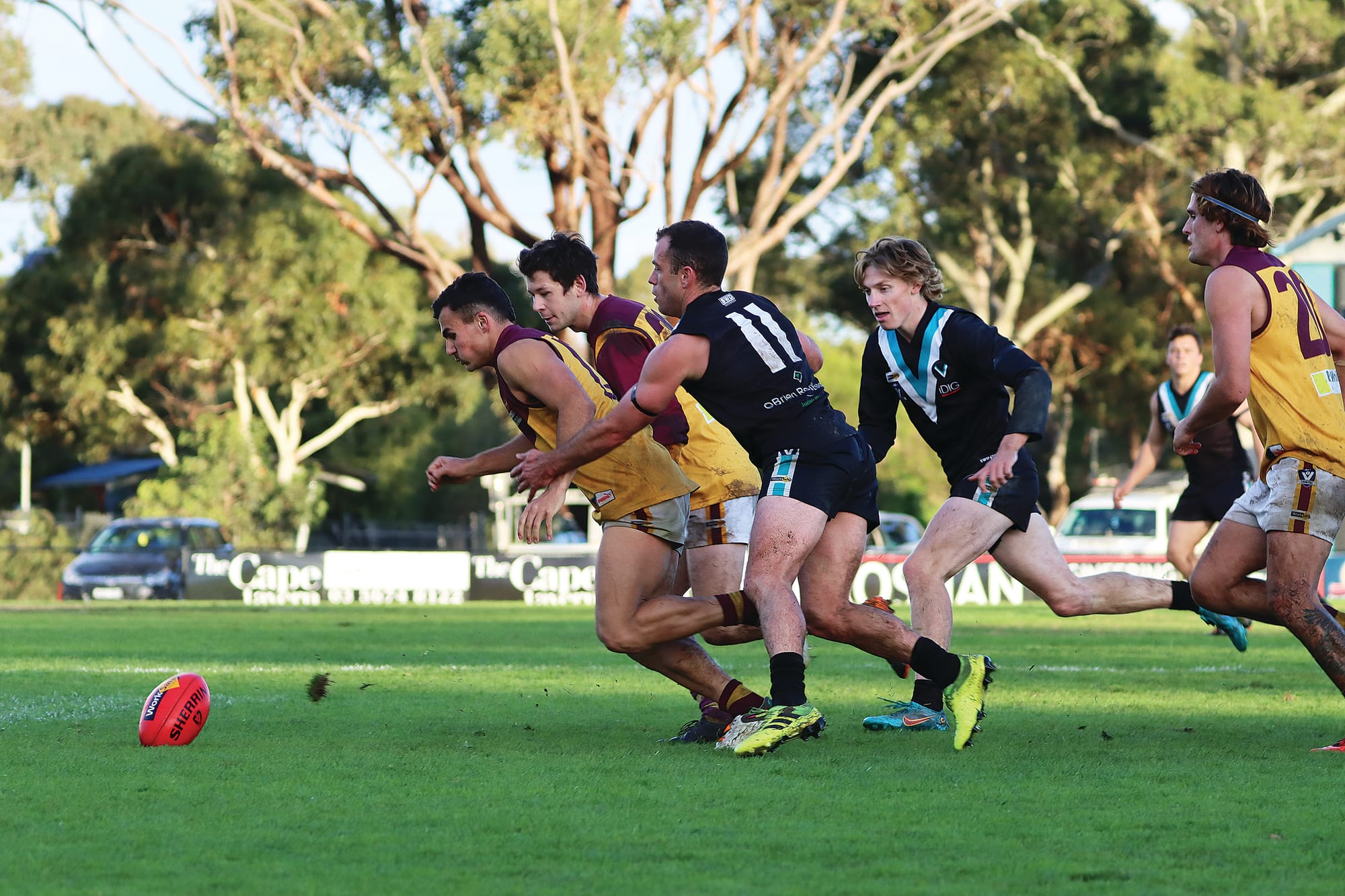 Neither side gives an inch during the tense final term between Wonthaggi and Drouin. 