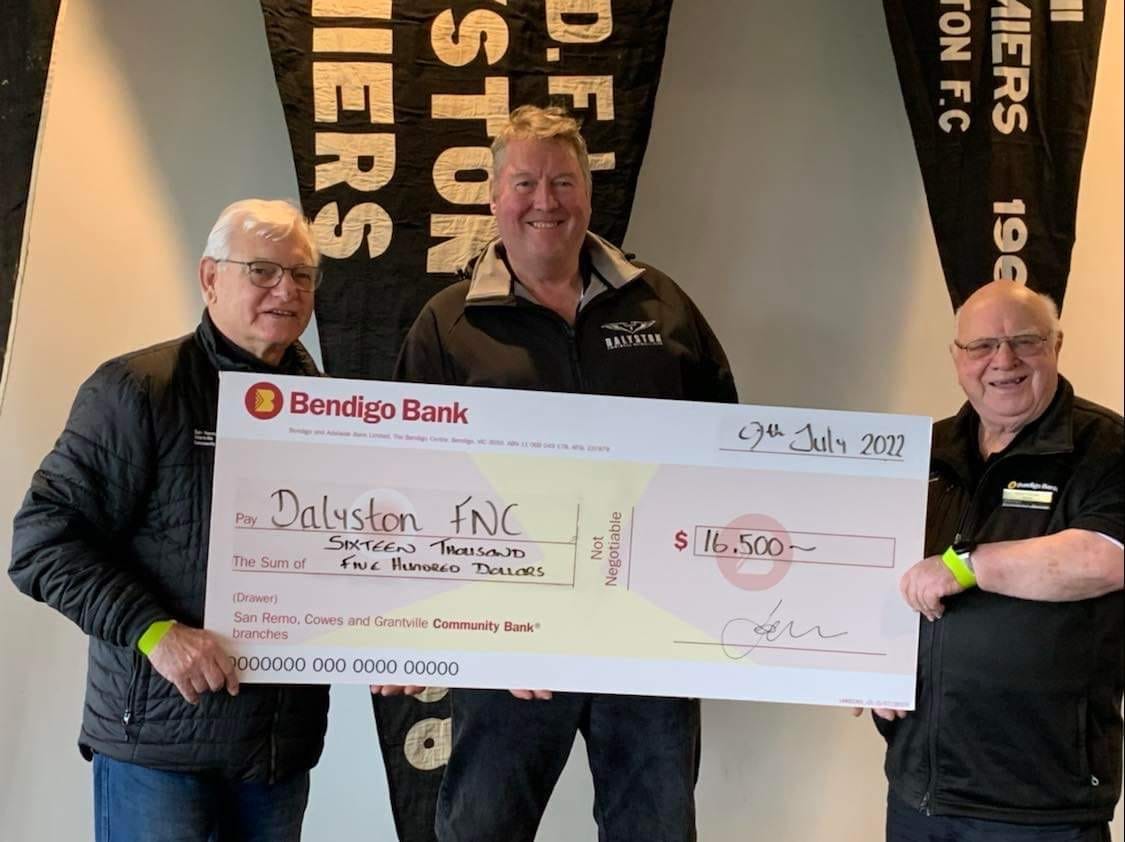 Young Magpies receive $16,500 boost from Bendigo Bank