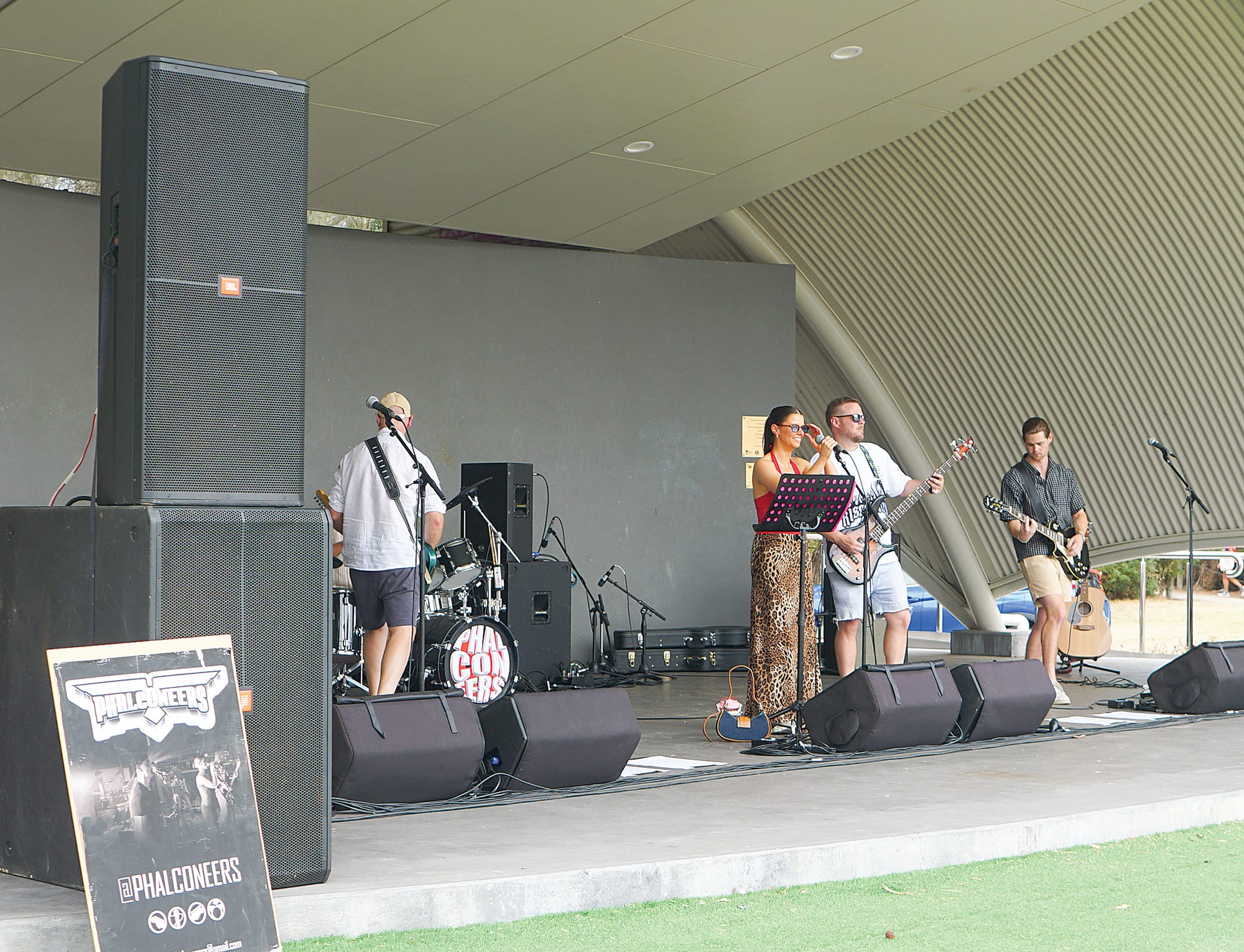 The Phalconeers kept the tunes coming. Ns30_1125