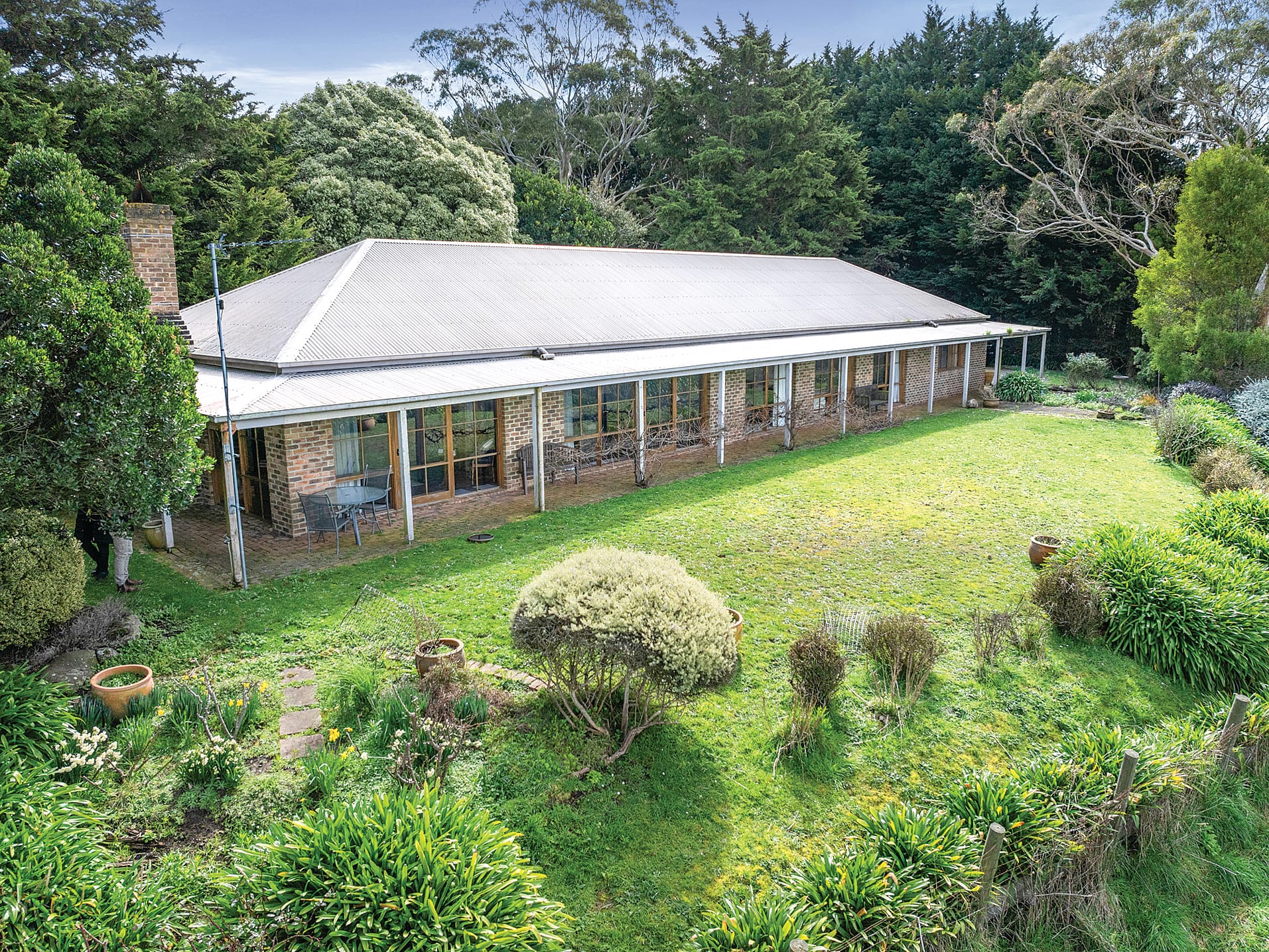 Panoramic rural retreat