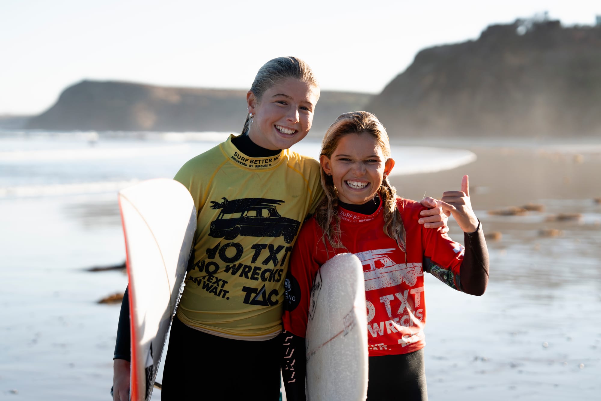 Scarlett surged from behind in Round 3, unleashing a massive backhand swoop into a powerful snap that earned her an 8.33-point ride and the lead for the U14 Girls. Photo: Noah Clifford (moshxmedia) / Surfing Victoria / Tommy Williams