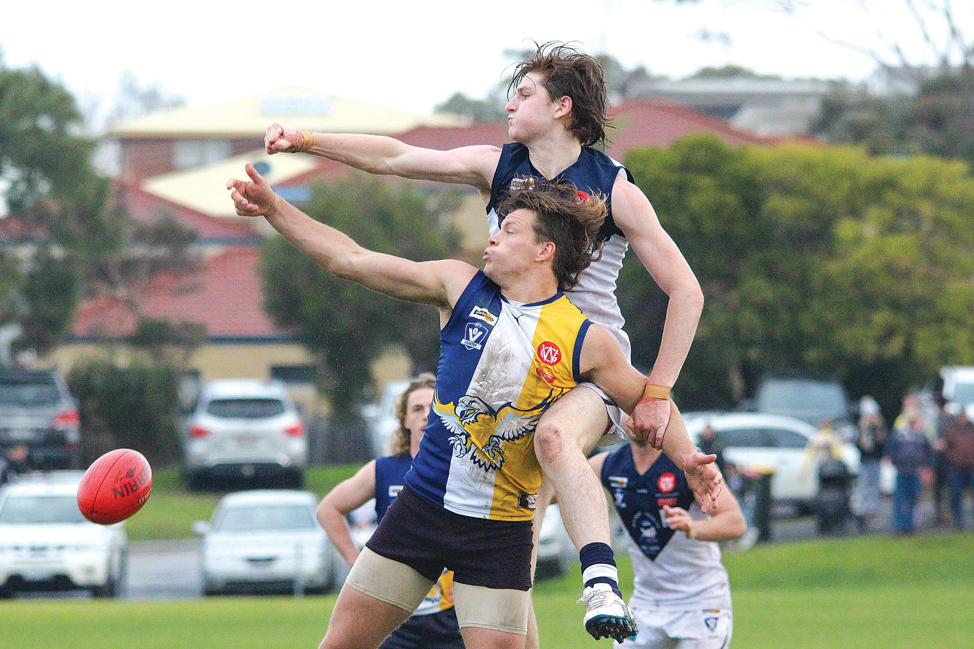 Xavier Hughes contests the ball against his Nar Nar Goon opponent. B03-2522
