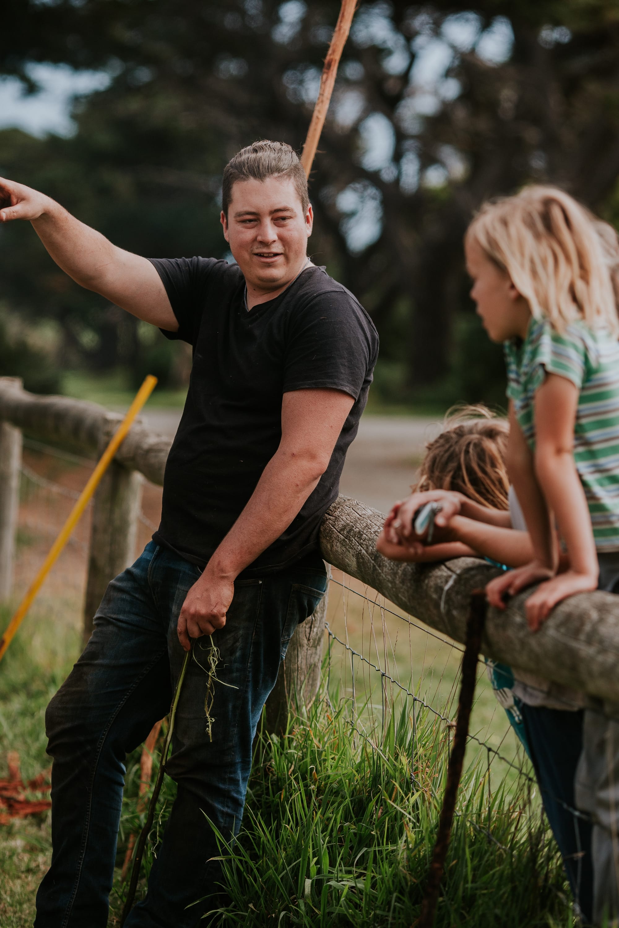 Baluk Arts presents award-winning, Aboriginal artist Mitch Mahoney (Boonwurrung/Barkindji) to create a traditional stringy bark canoe on country. 