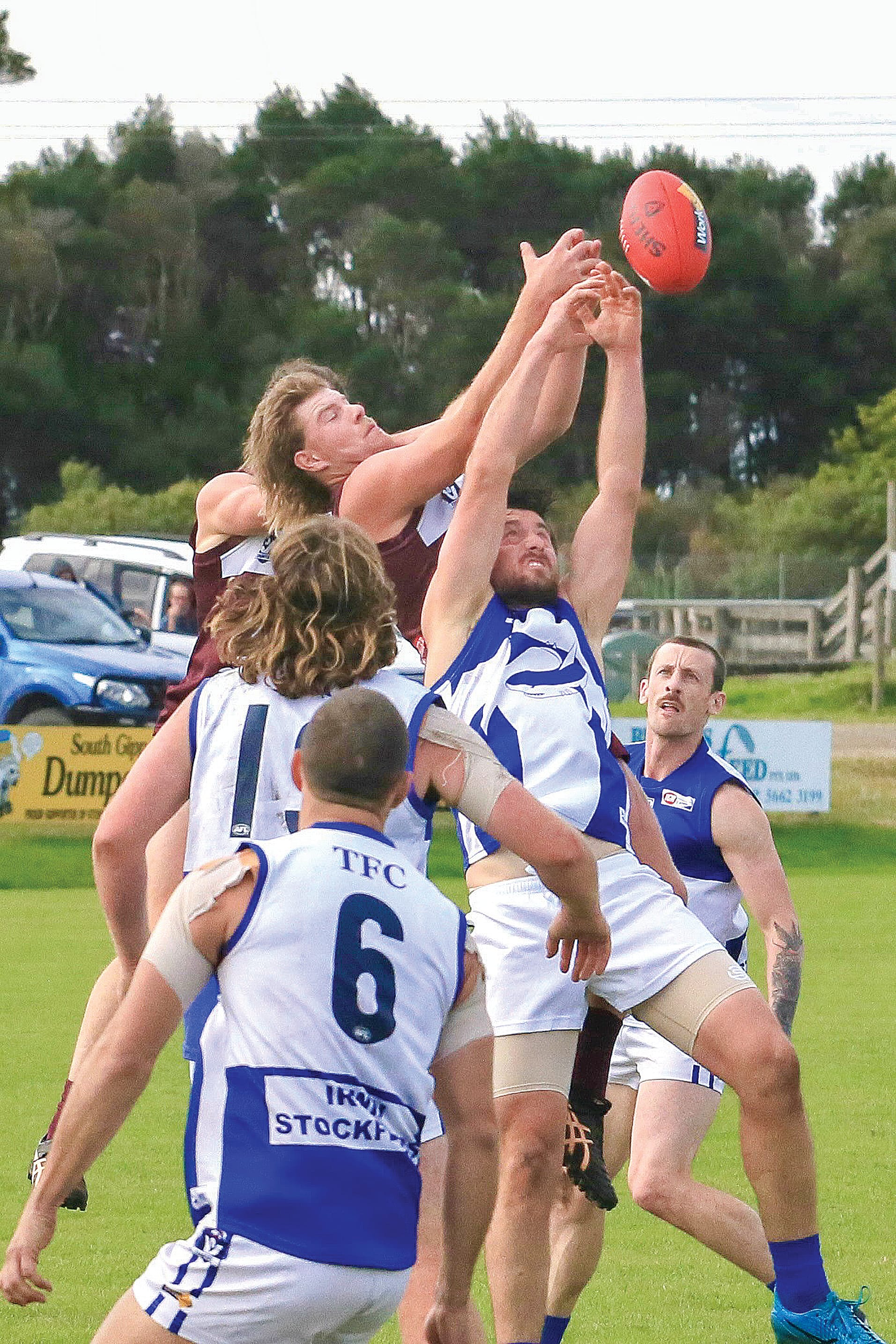 Ricky O’Loughlin contests the disputed ball against Stony. 