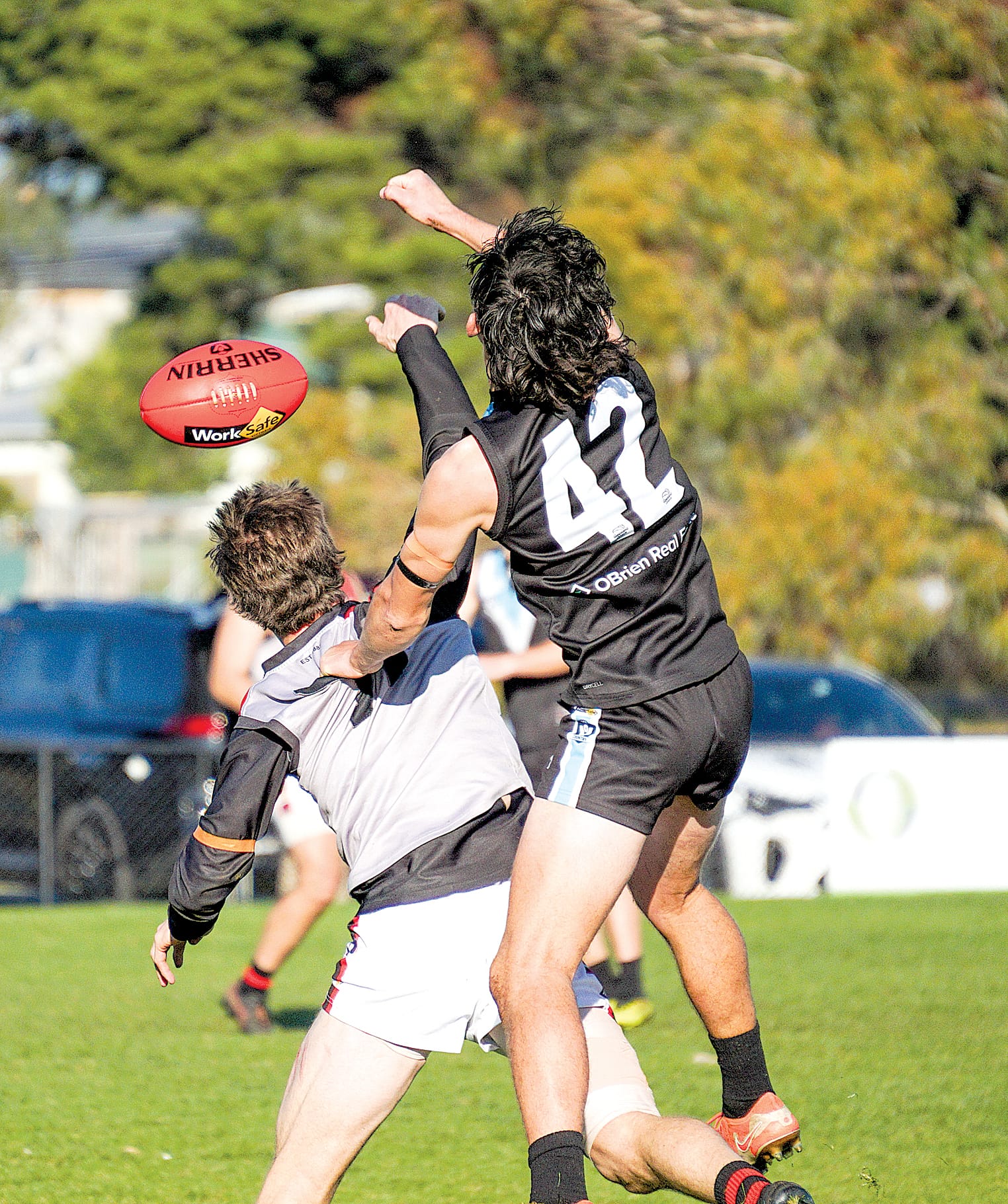 Ethan Dickison keeps the pressure on against Maffra. Ns12_2526