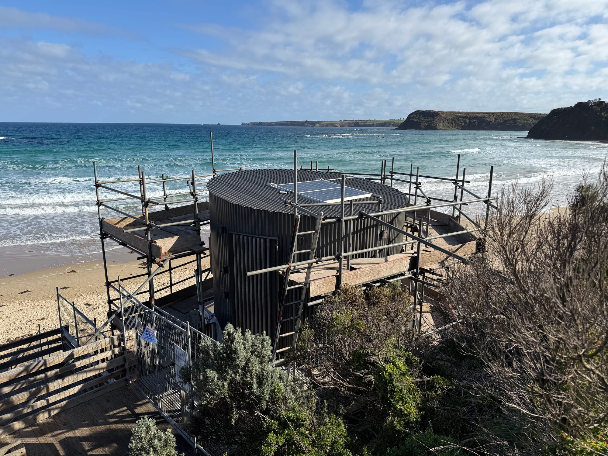 Smiths Beach lifesaving tower under repair for the summer season
