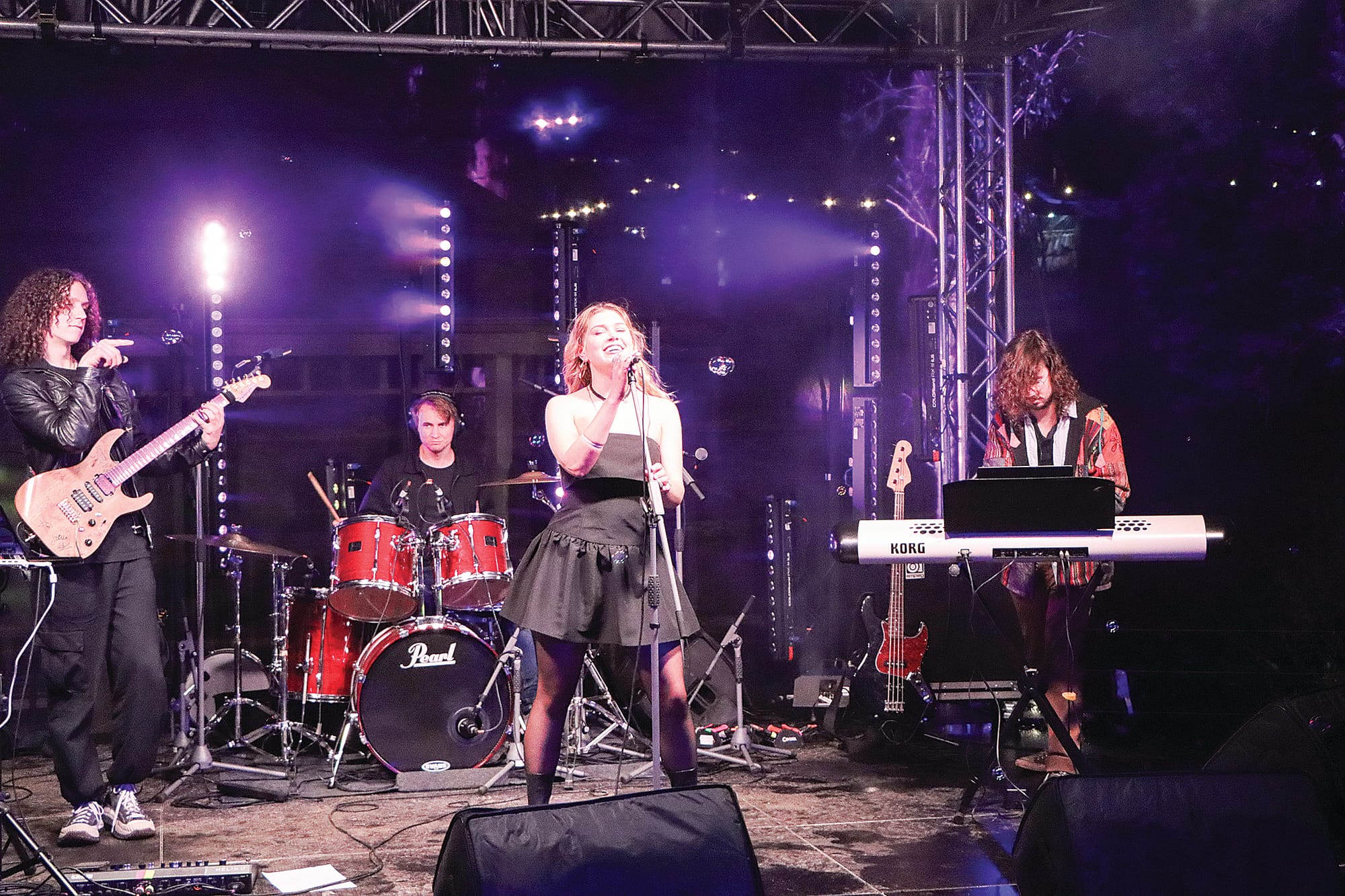 Local Kaylah Thomas and band perform at the Southern Lights Festival. A39_2325