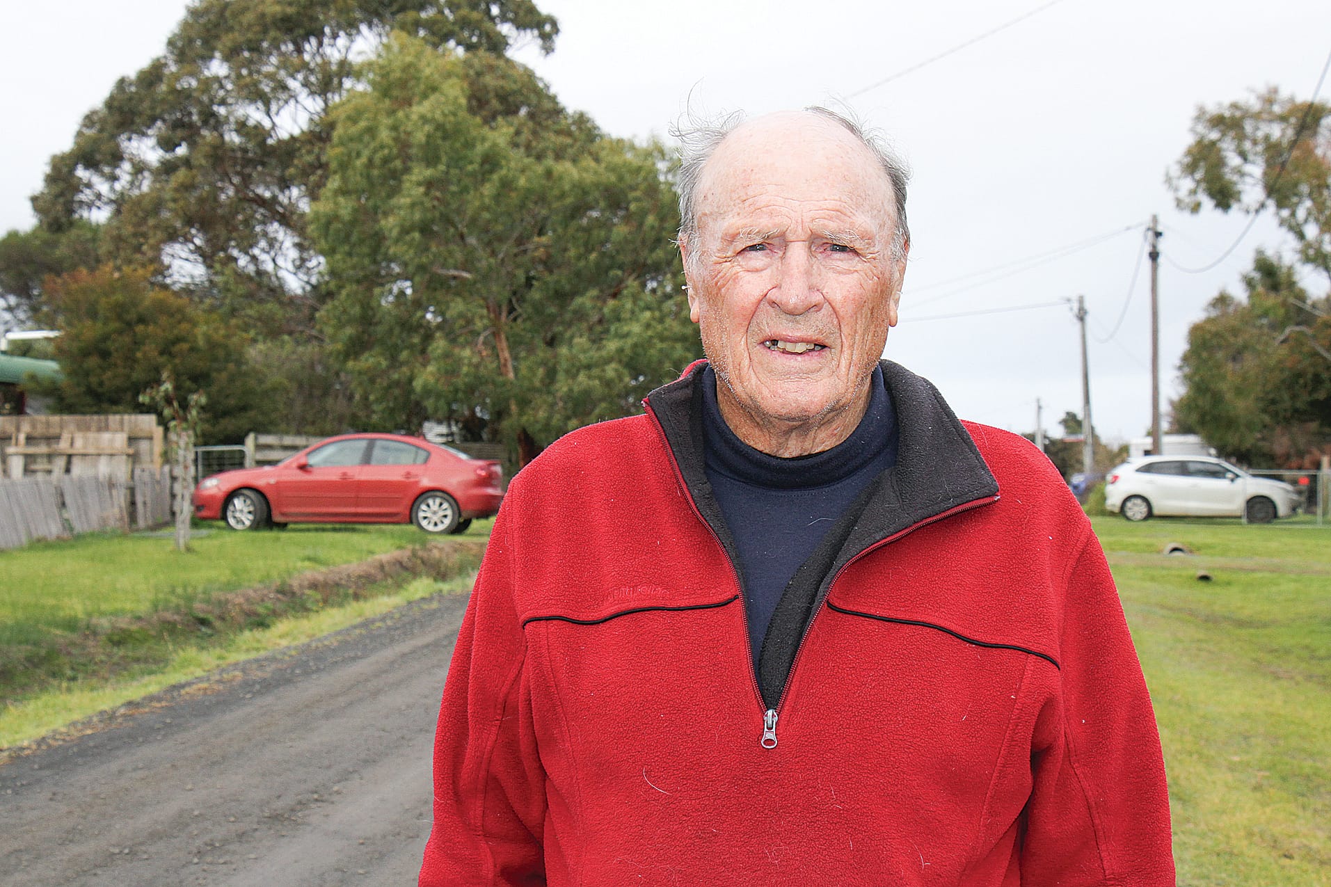 85 year old Dalyston resident John Hill struggles to cross the Bass Highway without a pedestrian crossing. B42_3225
