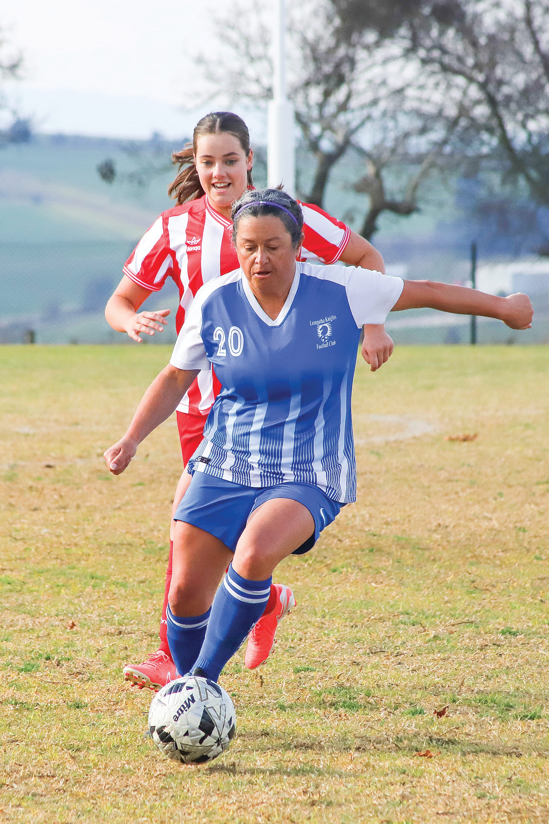 Leongatha’s Izzie Kennedy dribbles away from her Trafalgar opponent. 
