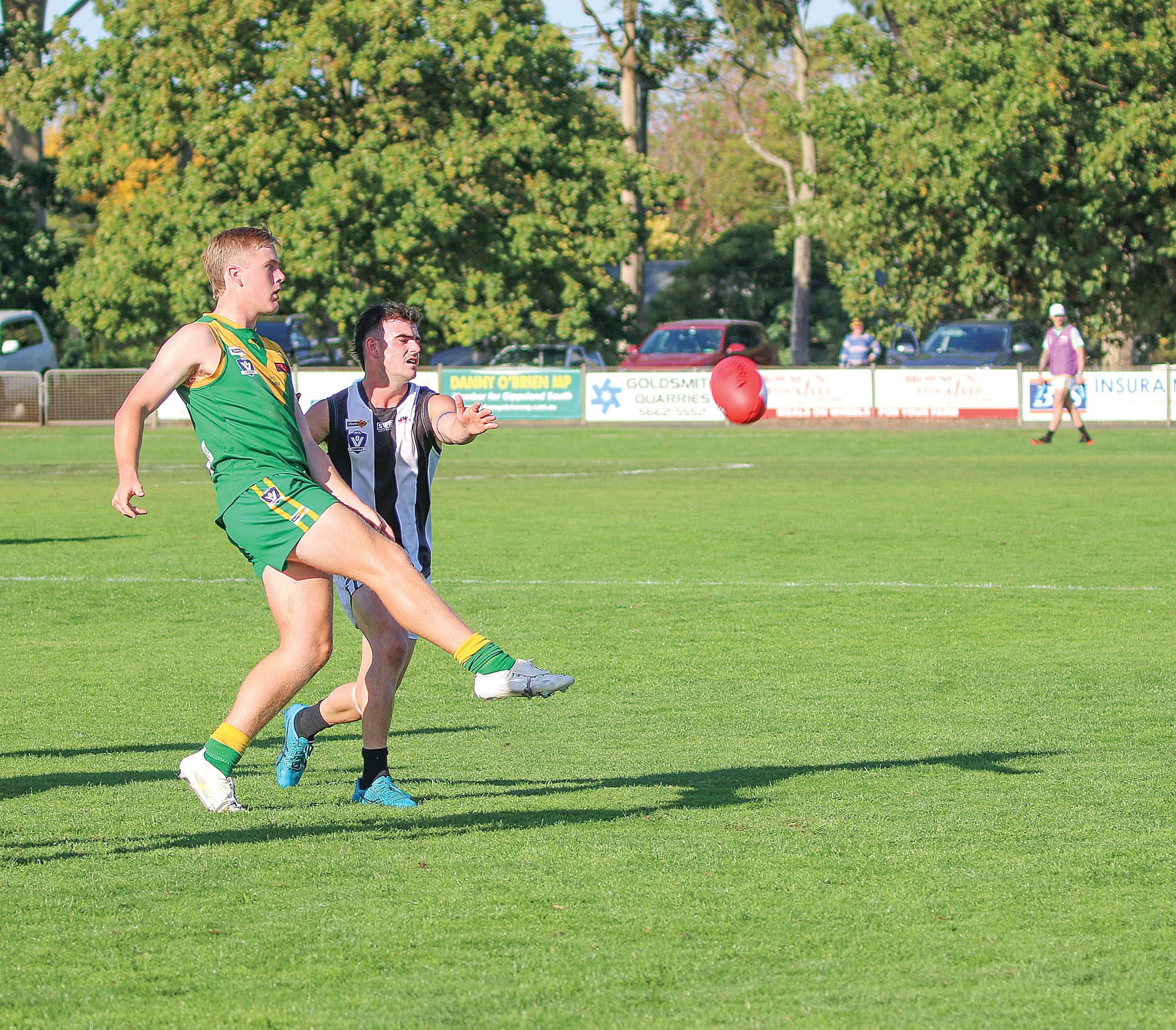 Genson Garnham passes it off to a team mate. 