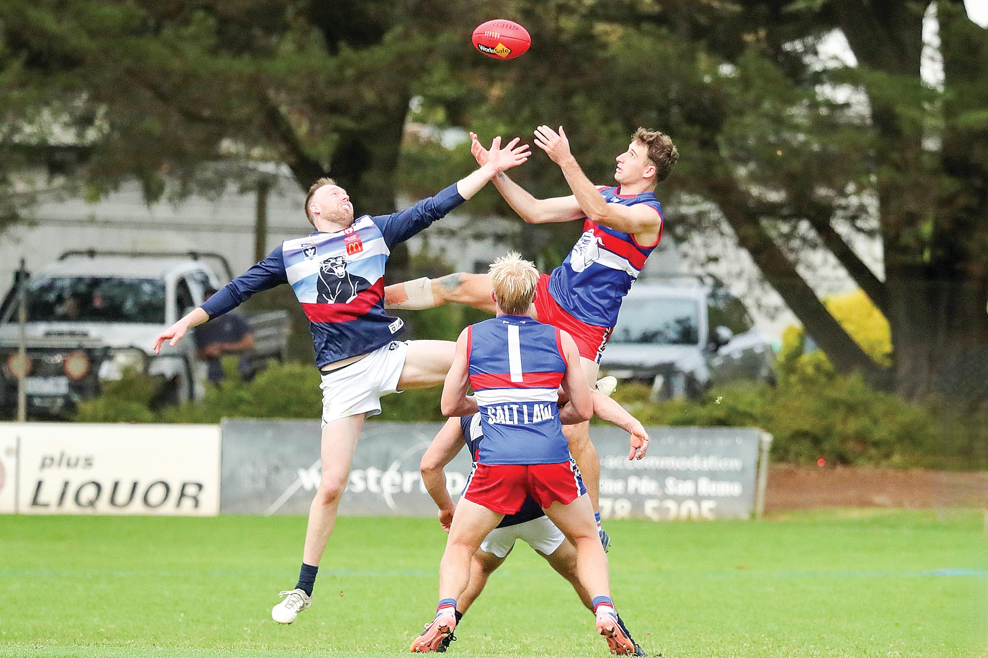 Dale Gawley (Kilcunda Bass) and Mikka Paulsen (Phillip Island) compete in the ruck contest. Photos: Carol Ratcliff.