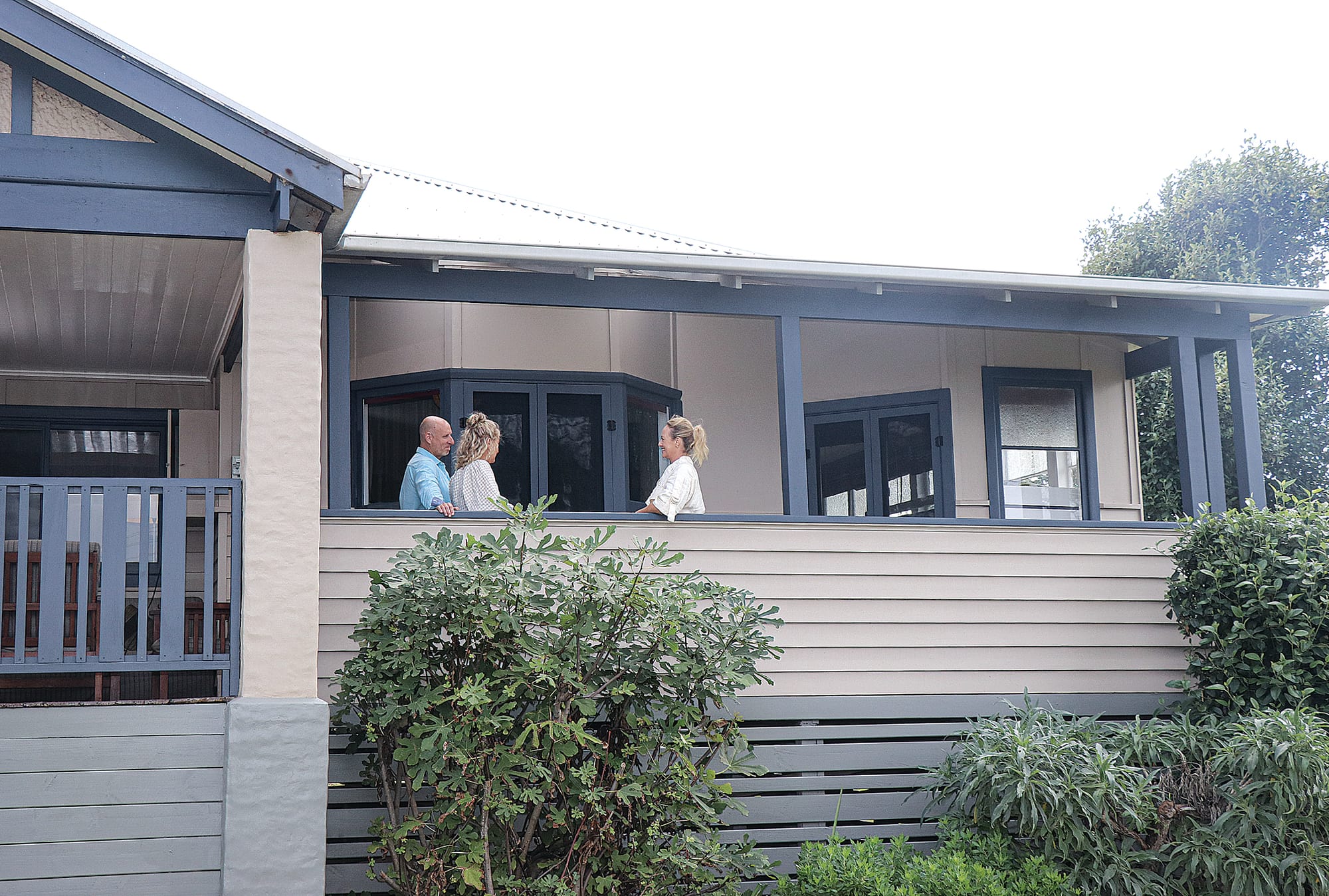 The first season of Beach House Hunters Australia was filmed on set of this 1920’s homestead in Surf Beach, with host Shelley Craft interviewing couple Brett and Kate. Z02_1623