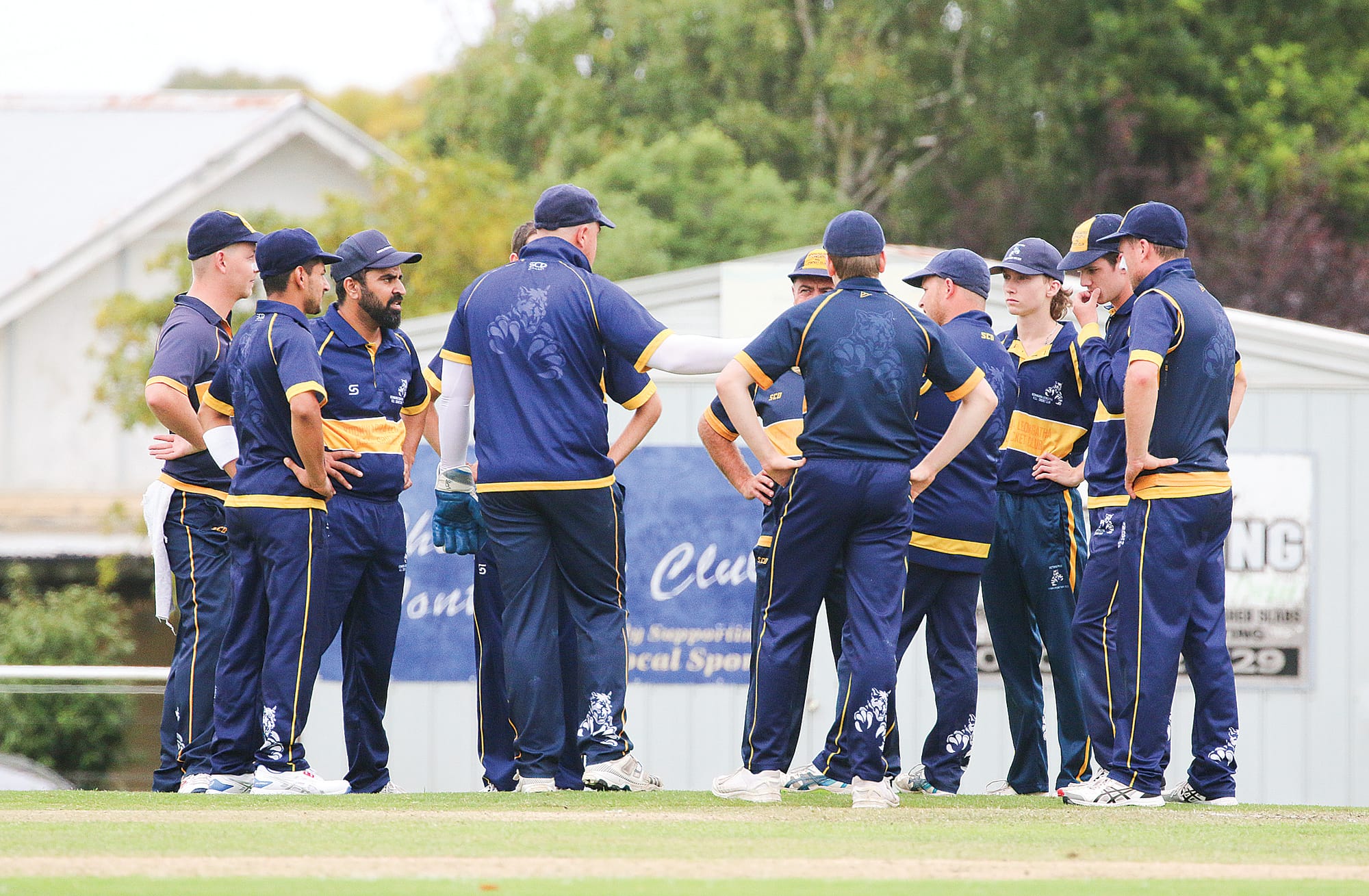 Koonwarra/LRSL huddles after Josh Thomas bowled Glen Alvie’s Scott Peatling at 1/26. 