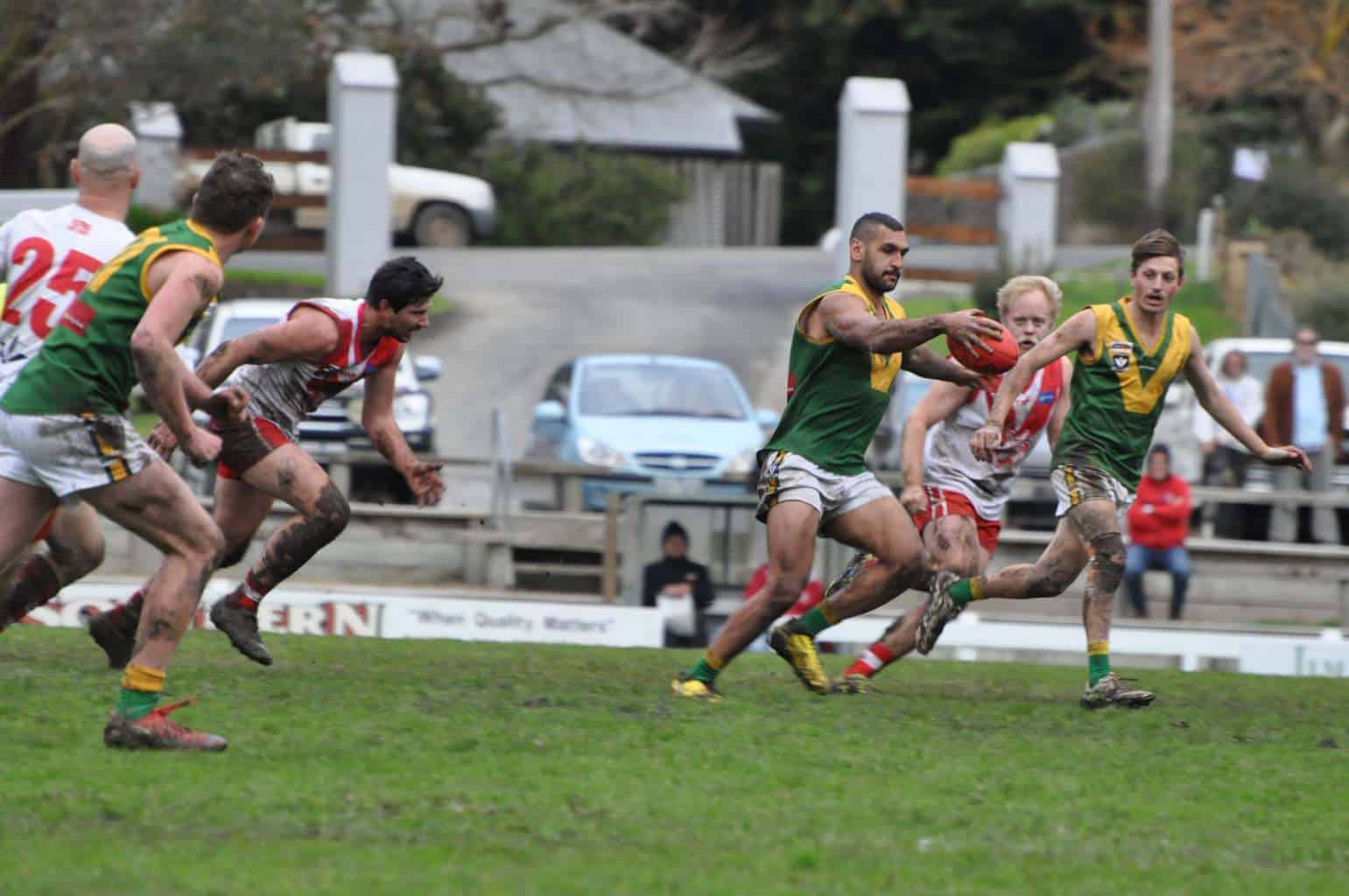Mid Gippy kicks into gear without Melbourne players