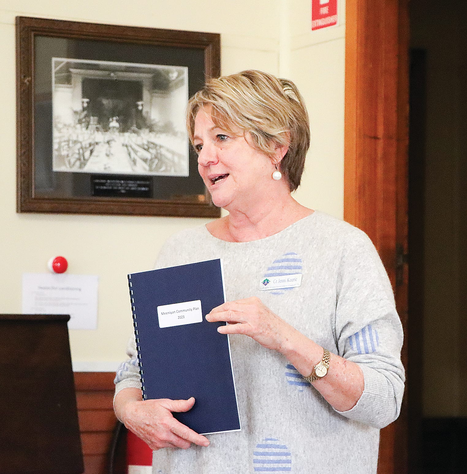 Councillor Jenni Keerie launches the Meeniyan Community Plan. A11_4223