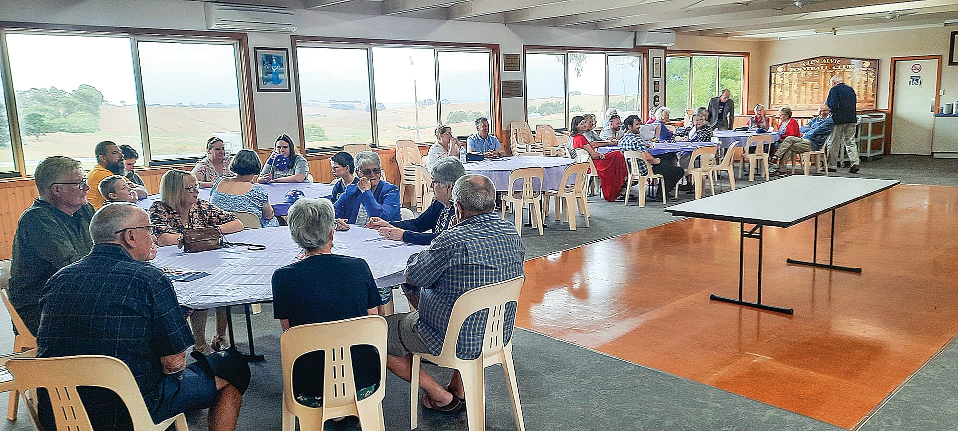 Cross section of the crowd Glen Alvie Australia day 2025. 