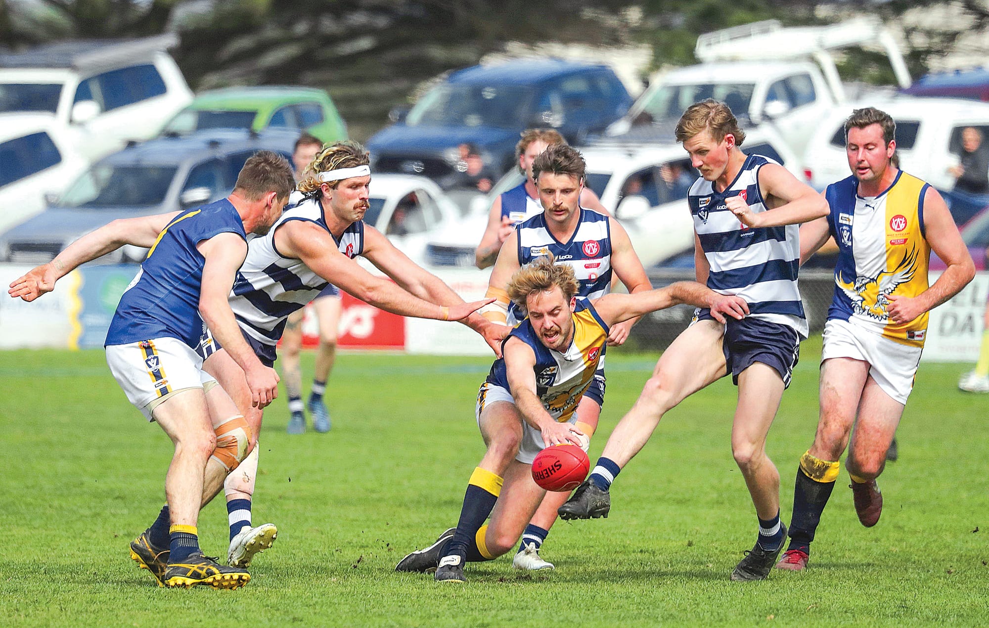 Neither side gives an inch during 
Inverloch-Kongwak’s narrow Reserves Preliminary Final win over Nar Nar Goon.