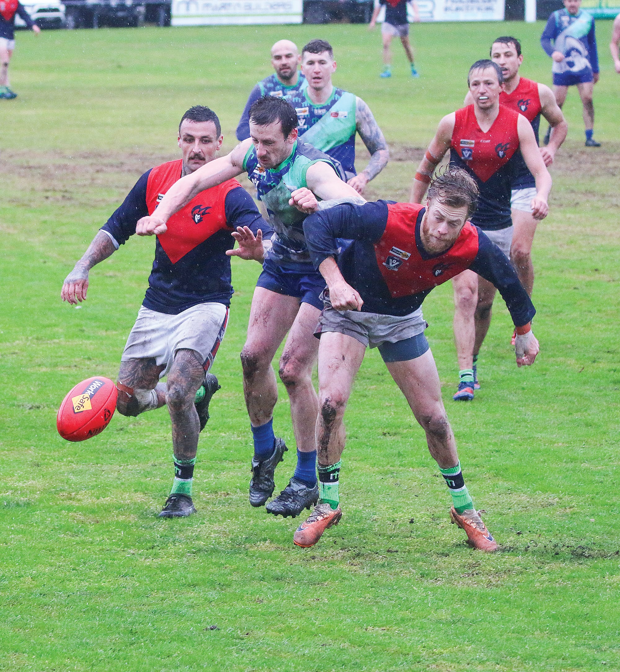 Nothing was stopping this sharks player getting to the ball. ob08_3124