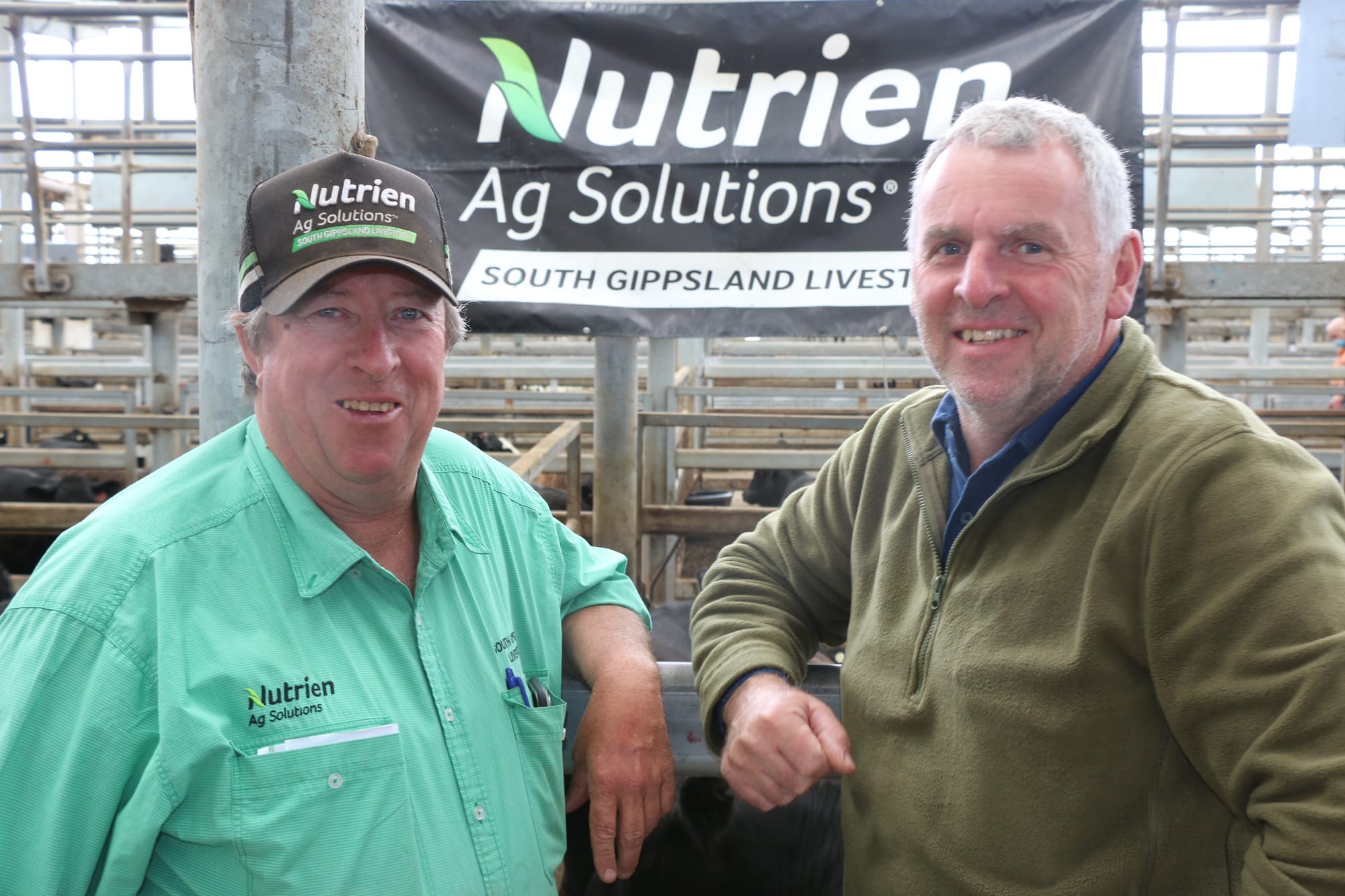 Nutrien South Gippsland Livestock auctioneer Brian McCormack chats with Dave Bishoff of Yinnar after being interviewed for 'Farmer Wants a Wife.