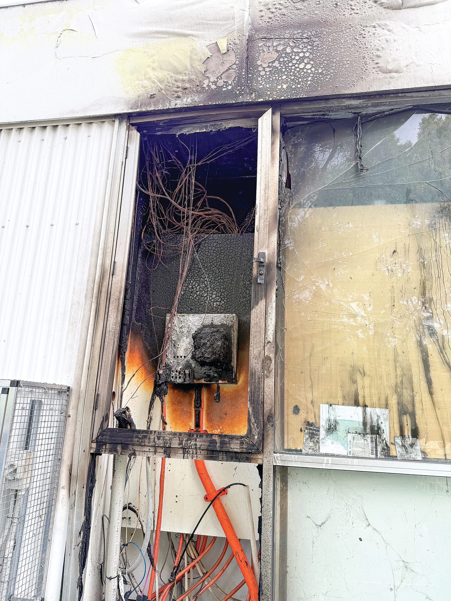 It has been reported that the fire at the Endeavour Korumburra Service Station on Saturday night started with an electrical fault.