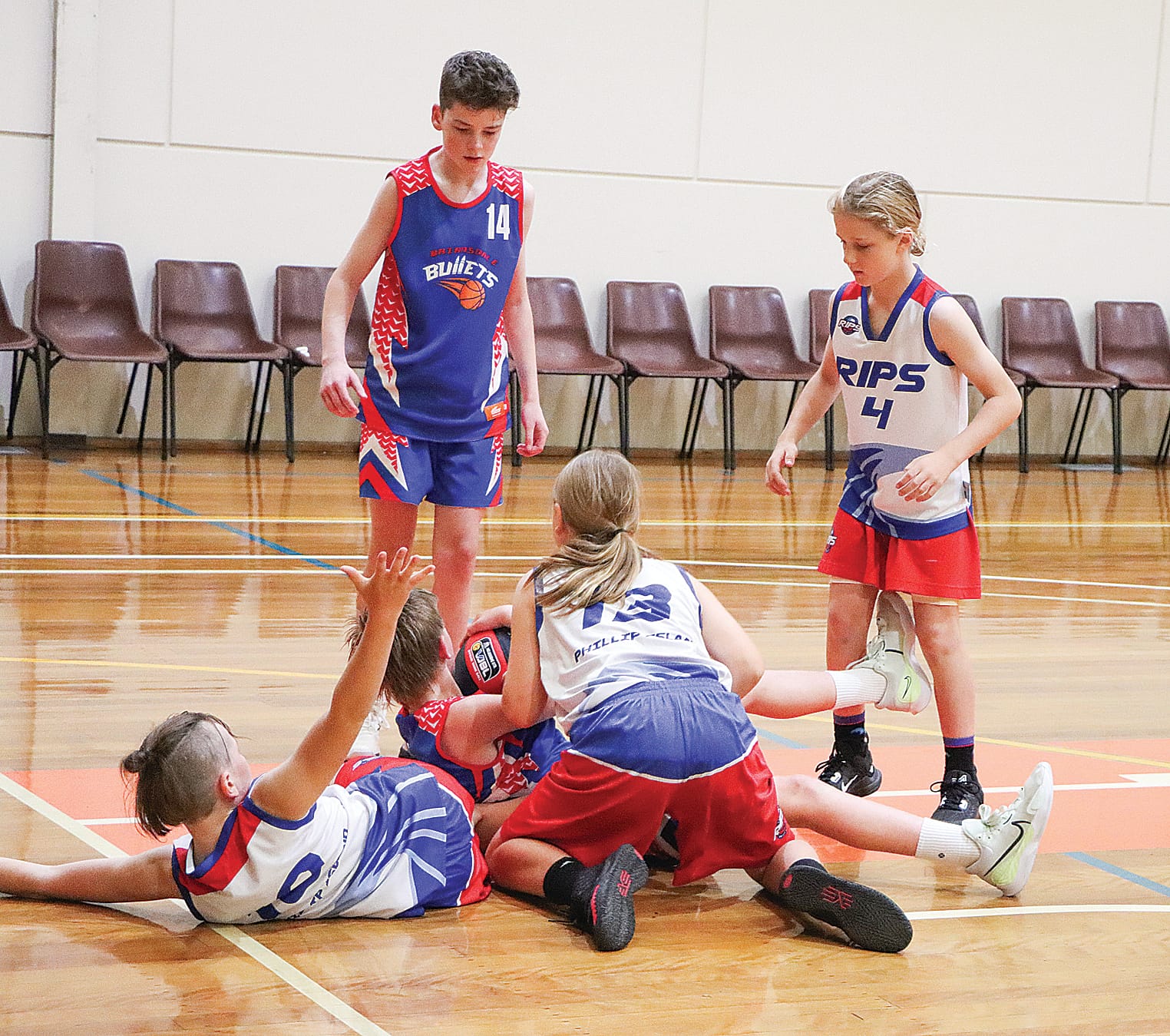 Bairnsdale got the better of Phillip Island in this under 14B match in Korumburra.