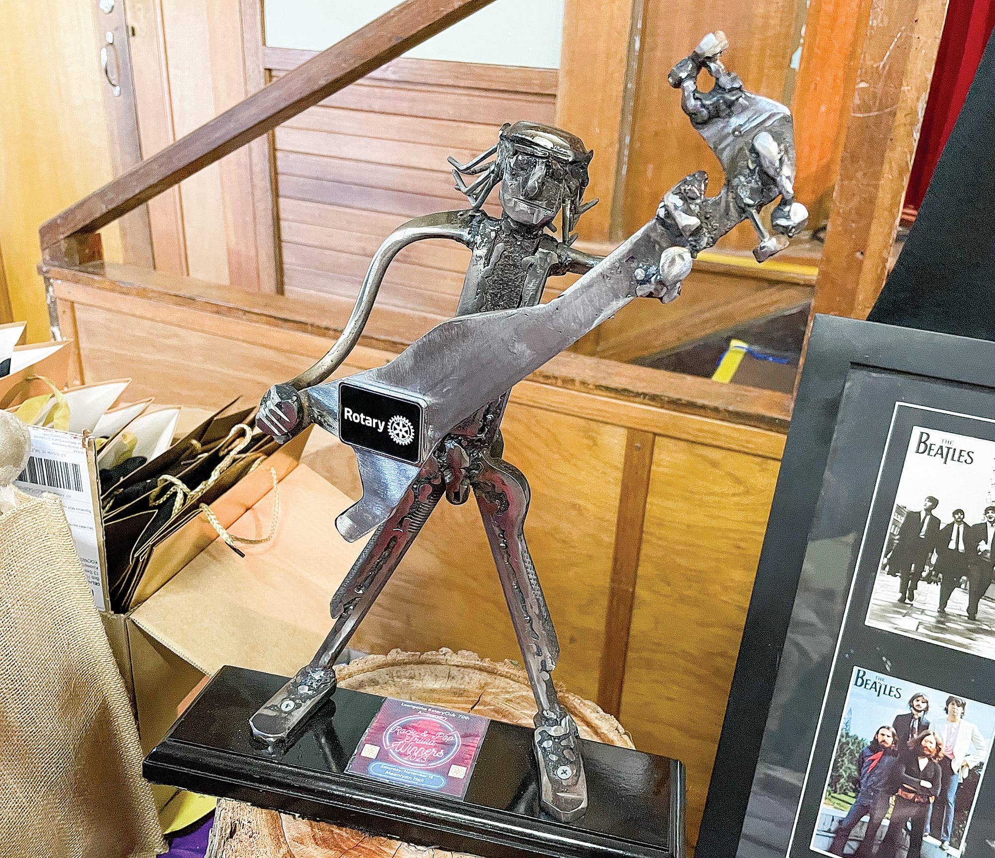 Bob Hickman created a terrific trophy for the winning trivia team. A19_4723