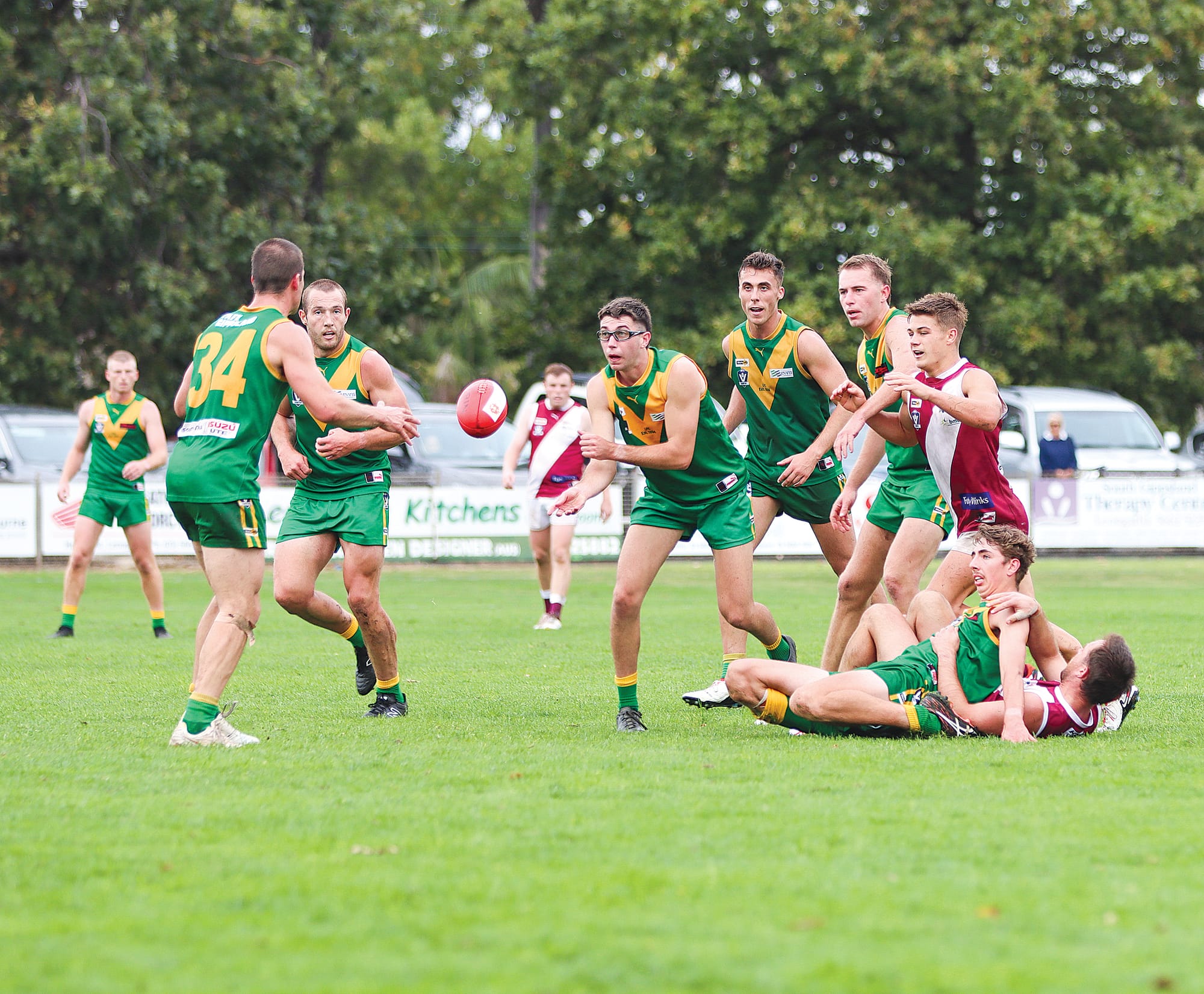 Leongatha recruit Cooper Alger shoots the footy out to Cam Olden. A08_1524