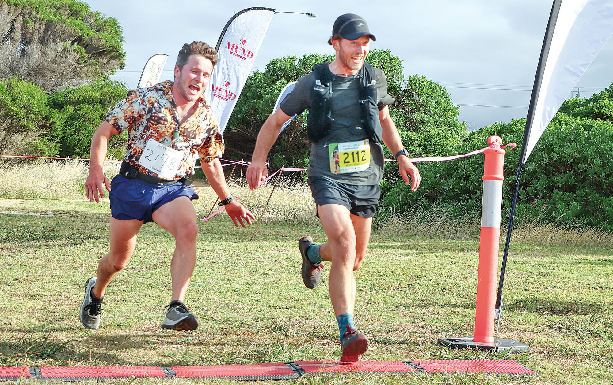 Josh Giruan from New Zealand can’t quite pip Angus Henderson on the finishing line. A27_0623