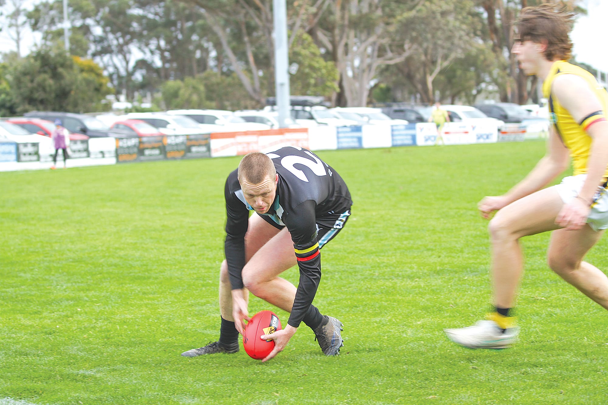 Pushing hard all day Power’s Cooper McInnes clearly outpaced his Tiger’s opponent. B40_2925