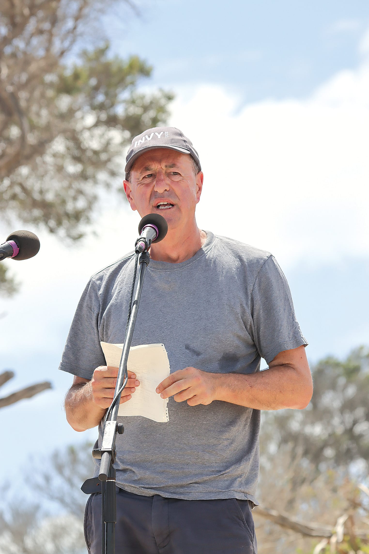 Glenn Morris of the Inverloch Tourism Association outlines possibilities for safeguarding the town’s coastline. A13_0125