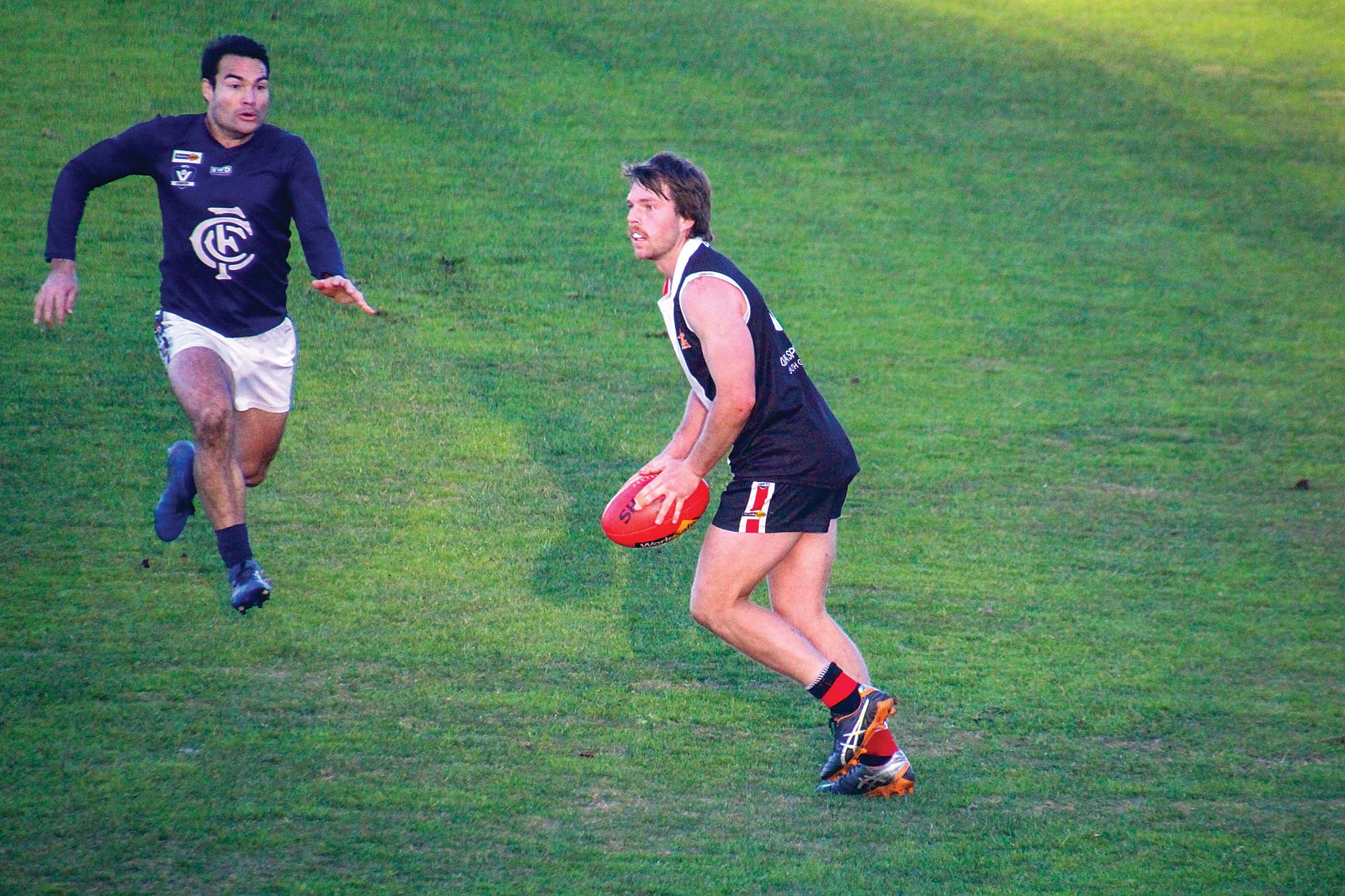 Jessie Heylen looks for an opening against Catani Blues.