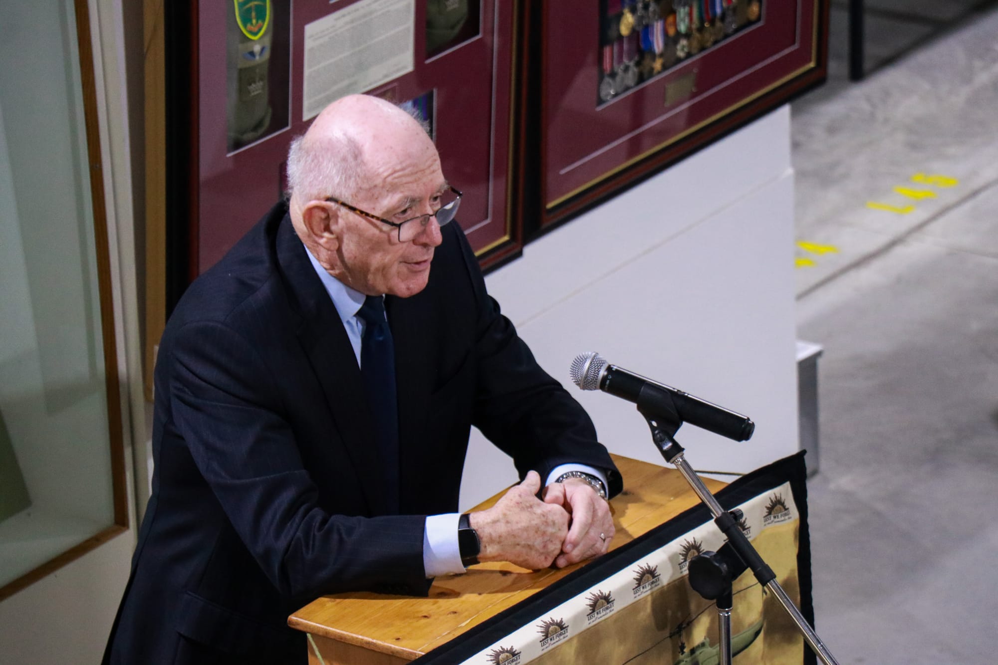 Patron of the National Vietnam Veterans Museum, General the Honourable Sir Peter Cosgrove presents a speech to veterans, volunteers, and board members. 