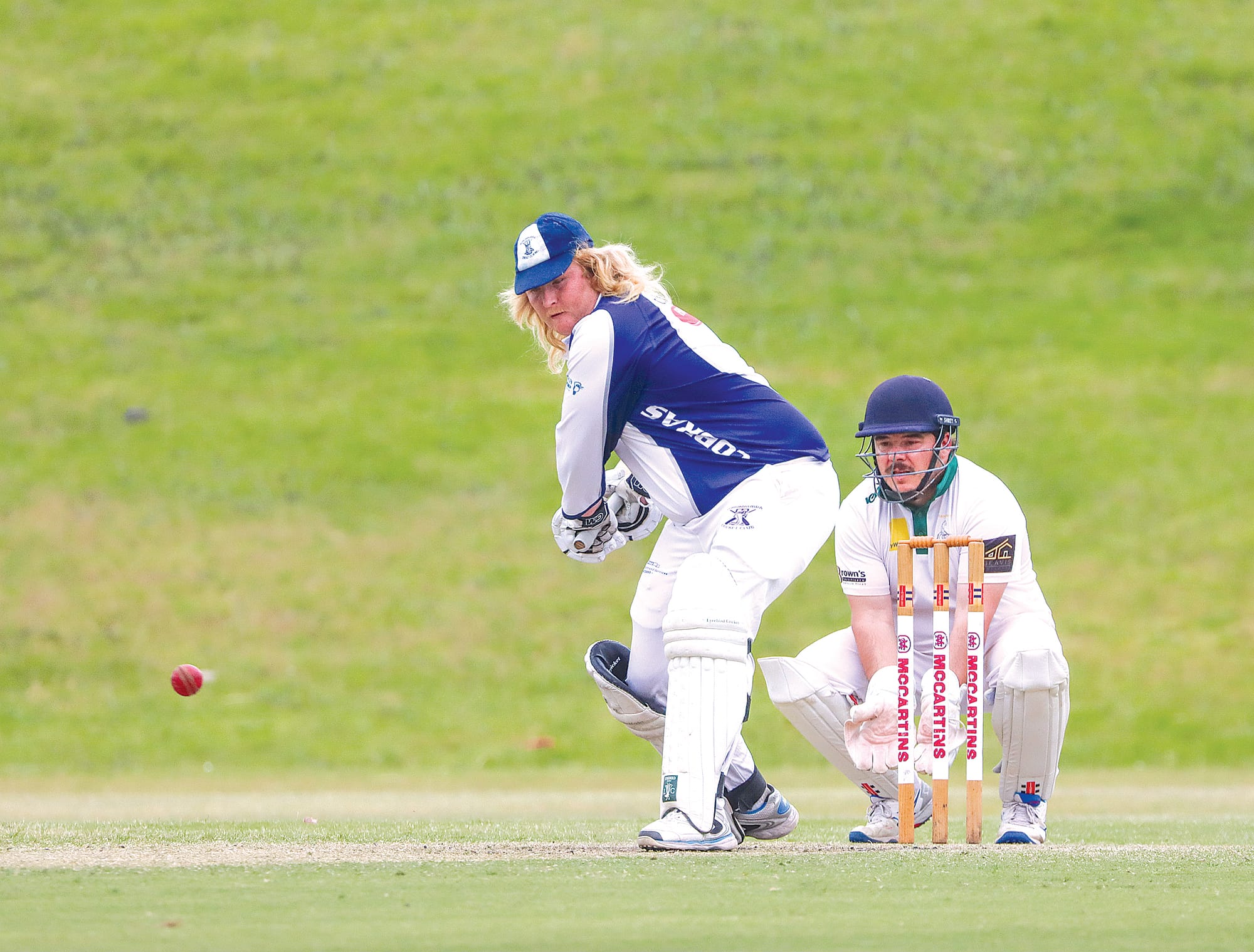 Matt Allen goes on the attack against Leongatha Town at Scorpion Park, scoring a determined 32 for Korumburra. A18_4624
