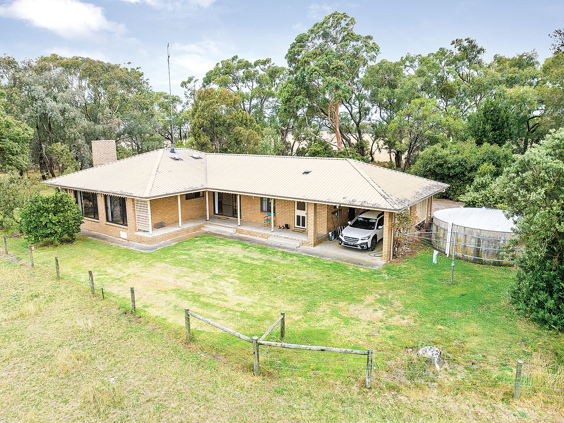 “Springrise” 138 acres of sensational lifestyle grazing land