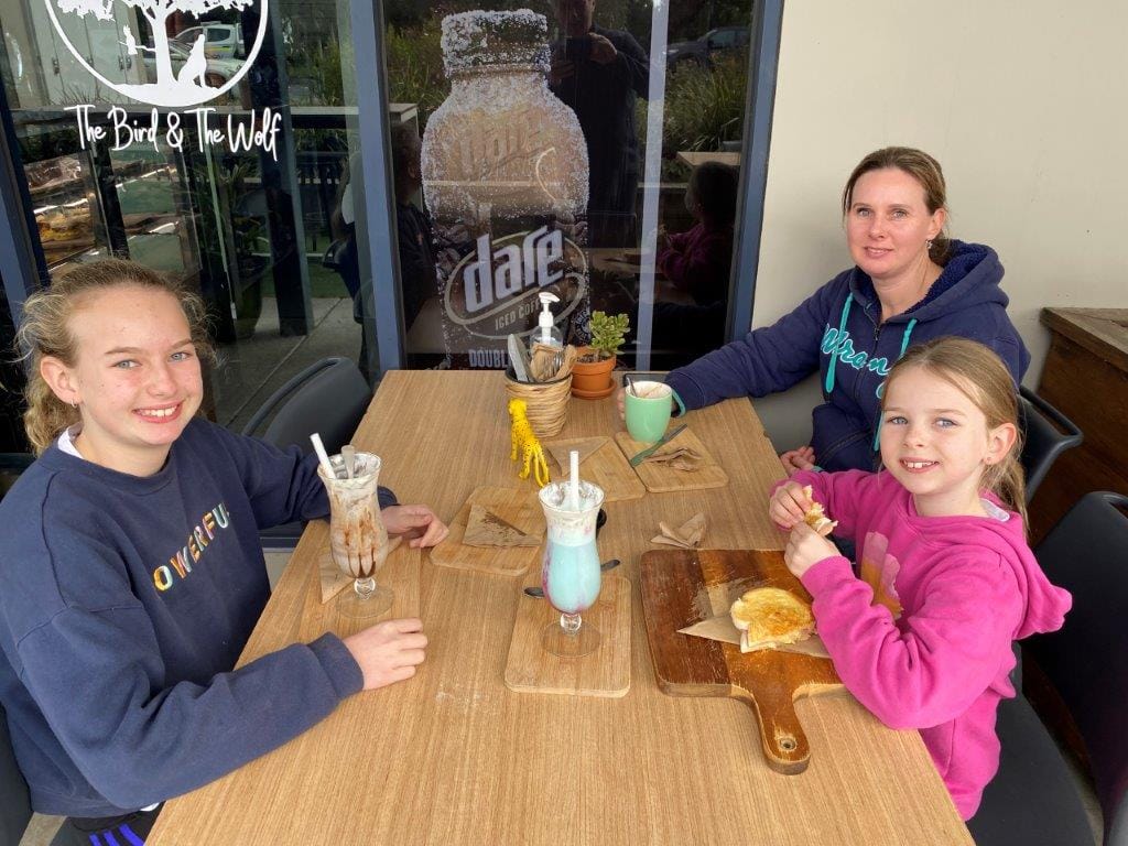 No school, no worries for Clara and Alessandra. The school buses couldn't get through to Tarwin Lower but it was an opportunity to go to lunch with Beth Winterhalter.
